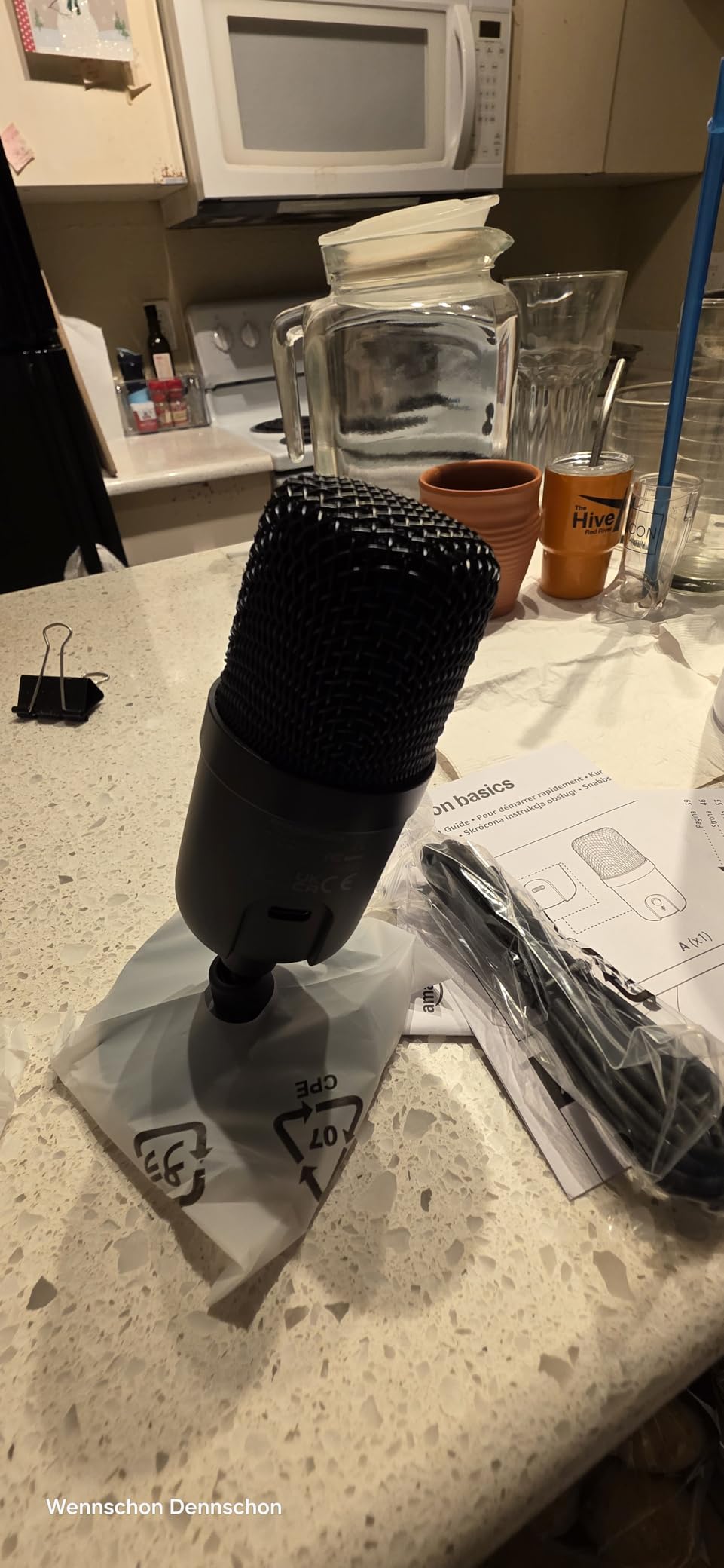Amazon Basics Condenser Microphone for PC, Cardioid Pickup, USB Mic for Streaming, Recording, and Podcasting, 360 Adjustable Stand, Plug and Play, Black customer photo 2
