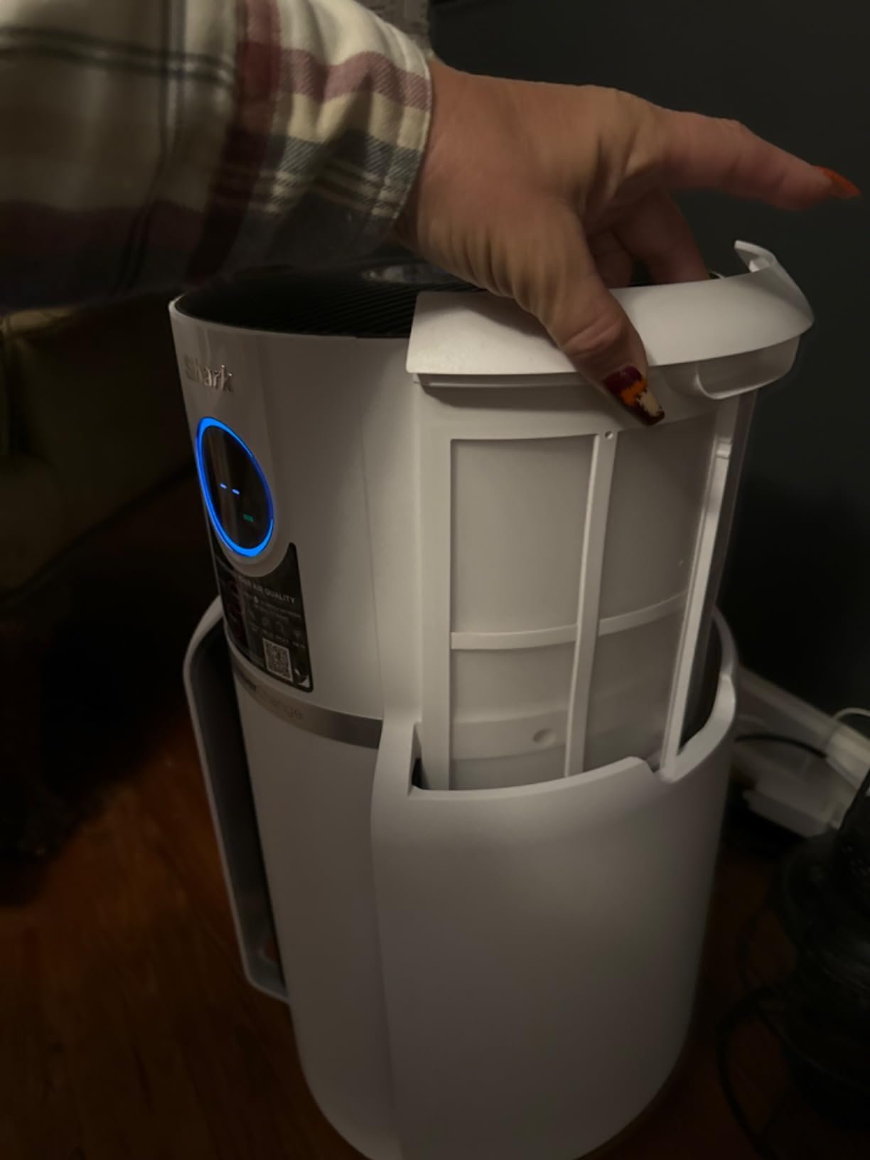 Shark NeverChange Air Purifier, HP152, Charcoal | For Home, Large Room, HEPA-Exceeding Filter with Odor Neutralizer, Captures Pollutants, Pet Dander, Dust, Smoke, and More customer photo 2