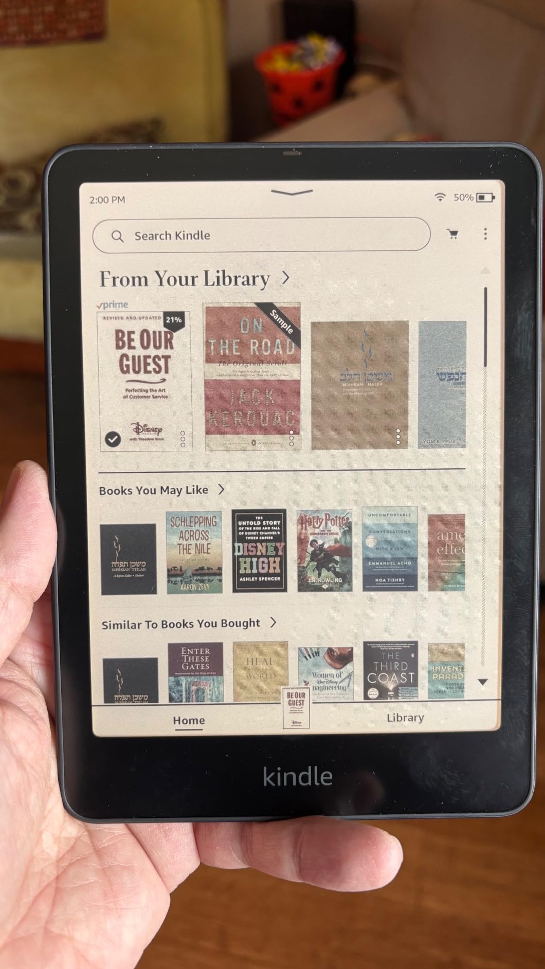Amazon Kindle Colorsoft Signature Edition 32GB (newest model) - With color display, auto-adjusting front light, wireless charging, and long battery life - Metallic Black customer photo 1