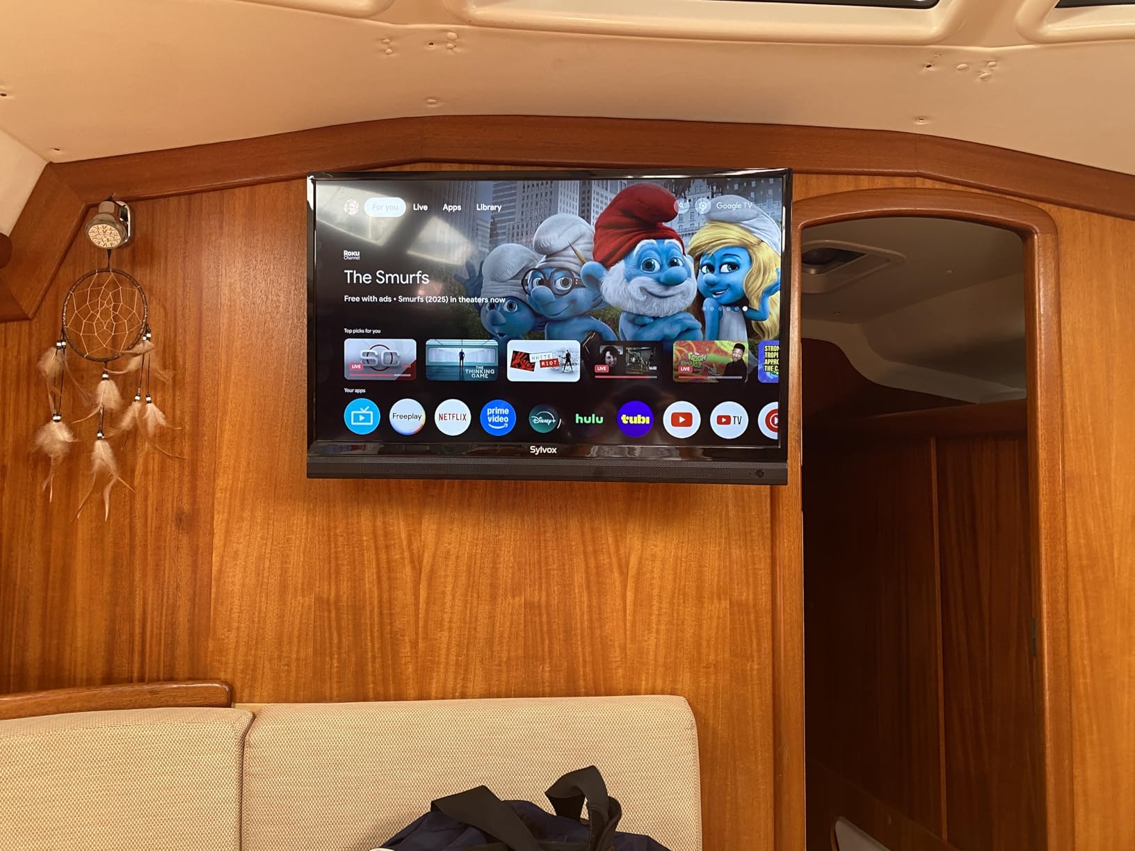 SYLVOX 32 inch RV TV, 12V TV for RV Camper, 1080P Smart TVs Flat Screen | DC/AC Power, 9-32V, Low Energy Consumption, Seismic Design, Support Bluetooth WiFi, for Car RV Camper Truck & Home Kitchen customer photo 2