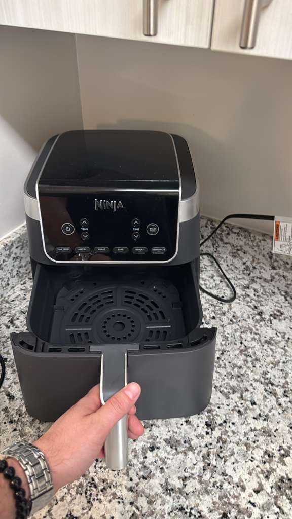 Ninja Air Fryer XL with MaxCrisp, 6.5 Qt, 6-in-1, Grey, AF181 | Max crisp, air fry, roast, bake, reheat, dehydrate, 1750W, 450F max, Fits 9 lbs wings customer photo 2