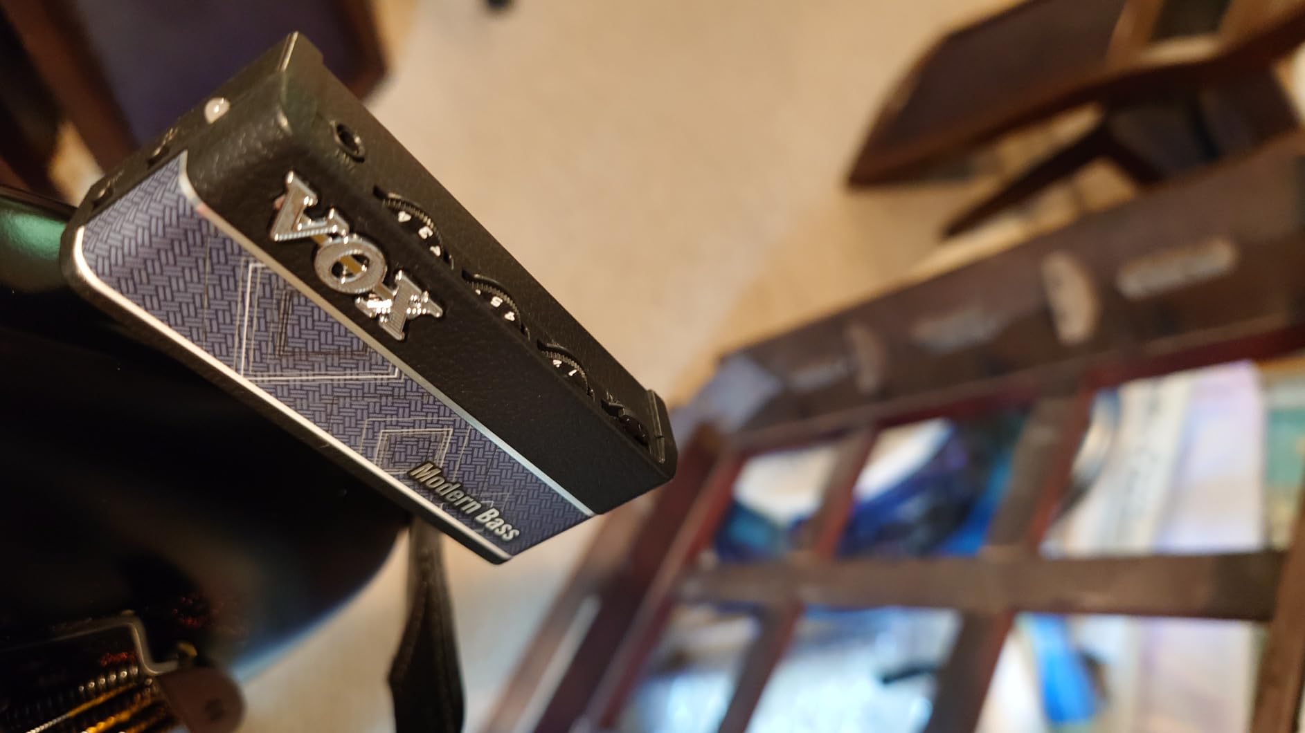 Vox amPlug 3 Modern Bass Headphone Bass Amplifier w/ 2 Channels, Stereo Effects, Built-in Rhythms, and Aux in Jack customer photo 1
