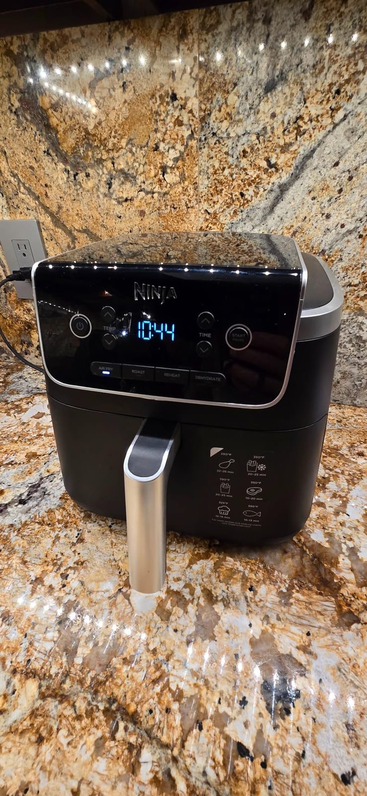 Ninja Air Fryer Pro, 5 Qt, 4-in-1, Grey, AF141 customer photo 1