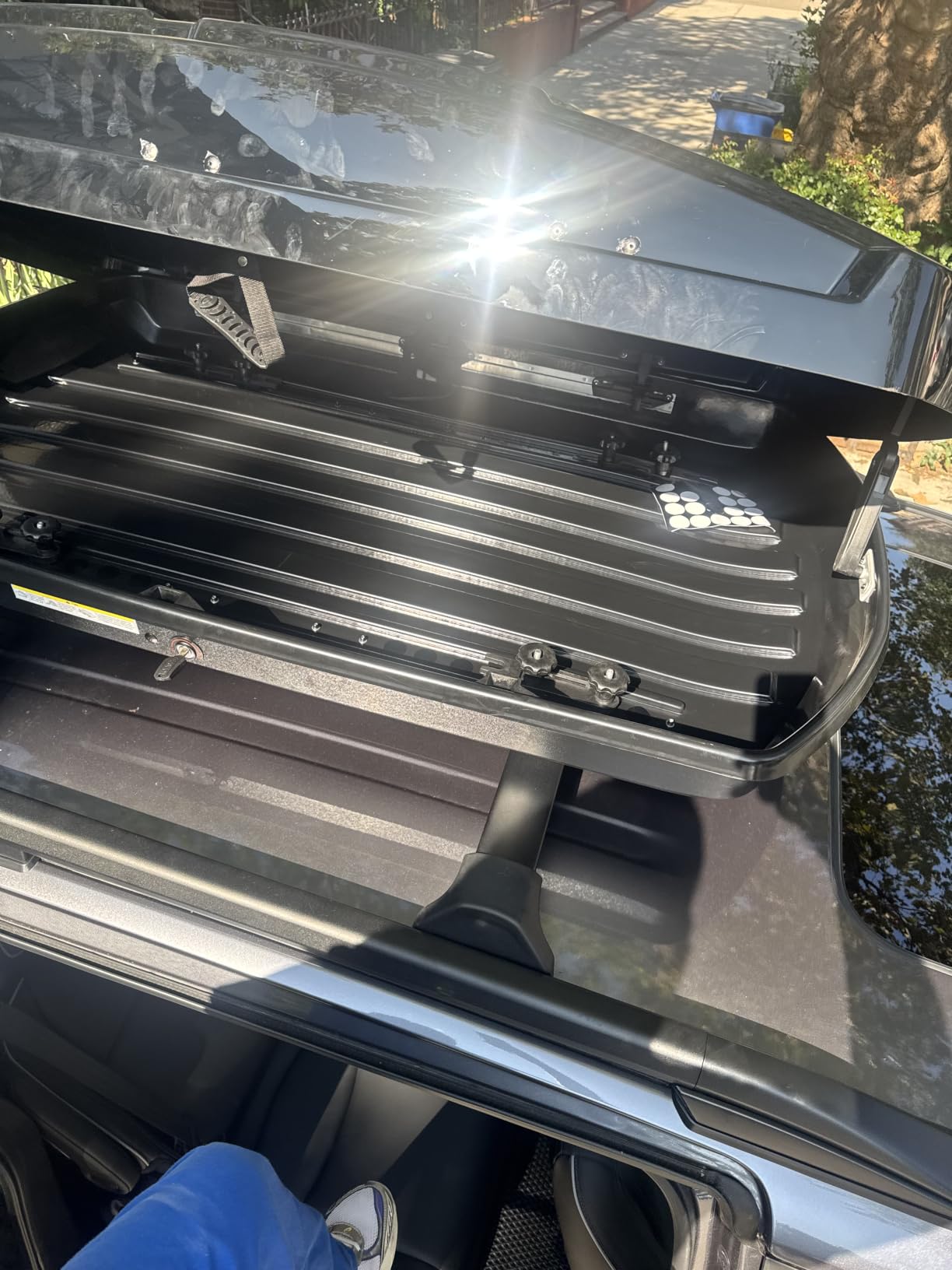 Hard Shell Roof Cargo Box Carrier with Security Keys | Heavy Duty Waterproof Rooftop Storage Box, 15.5 Cubic Feet (Tool-Free Install), Dual Side Opening, Black customer photo 1
