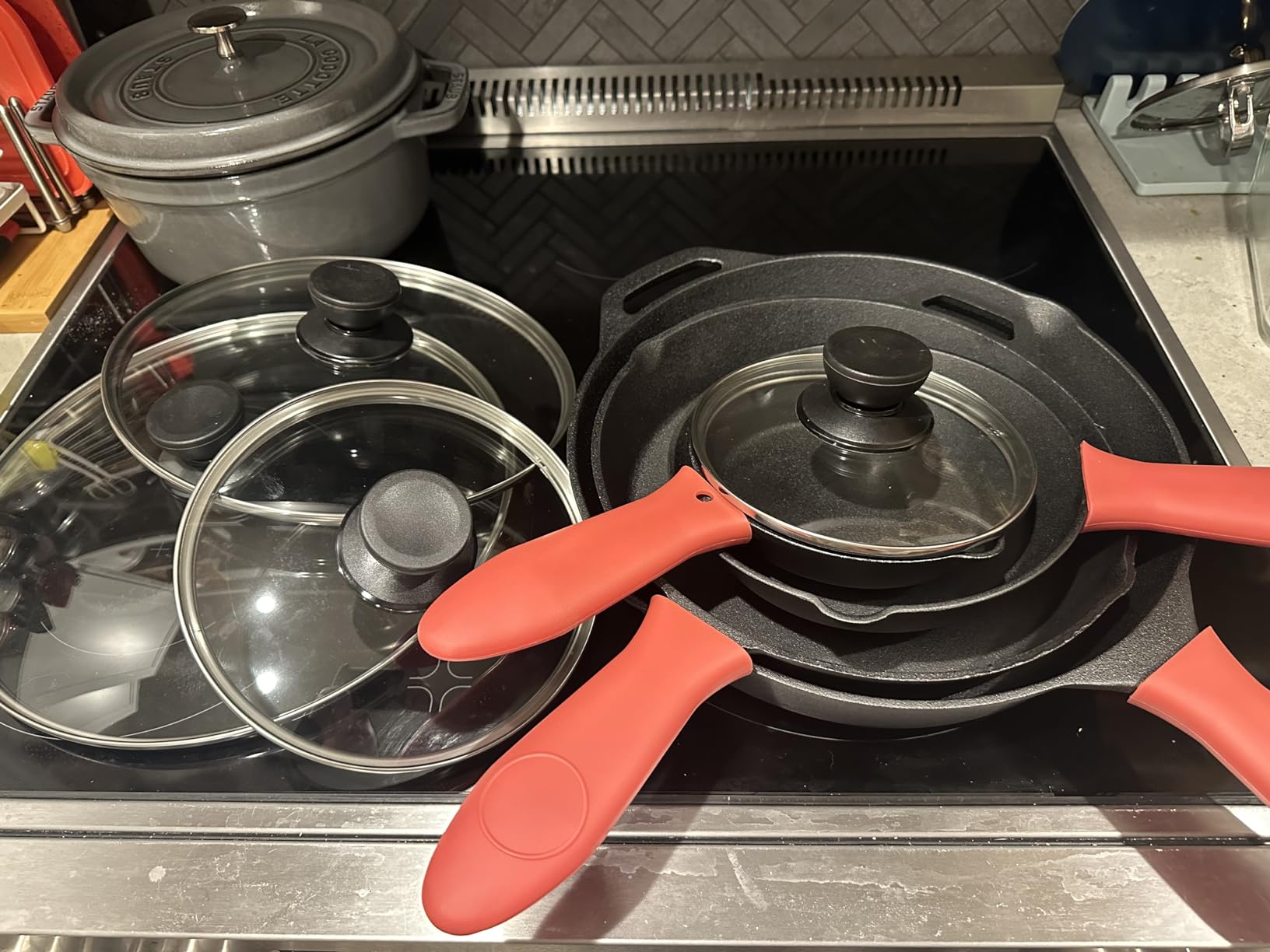 MegaChef 13 Piece Pre-Seasoned Cast Iron Skillet Set with Temperd Glass Lids and Silicone Holders customer photo 2