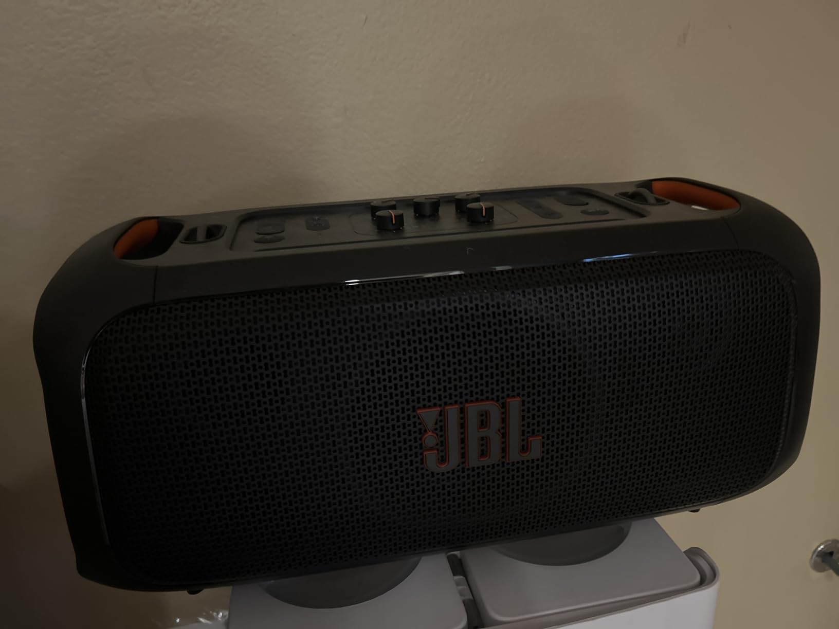 JBL PartyBox On-the-Go Essential - Portable Party Speaker - Black with JBL Wireless Microphone Included, IPX4 Splashproof customer photo 2