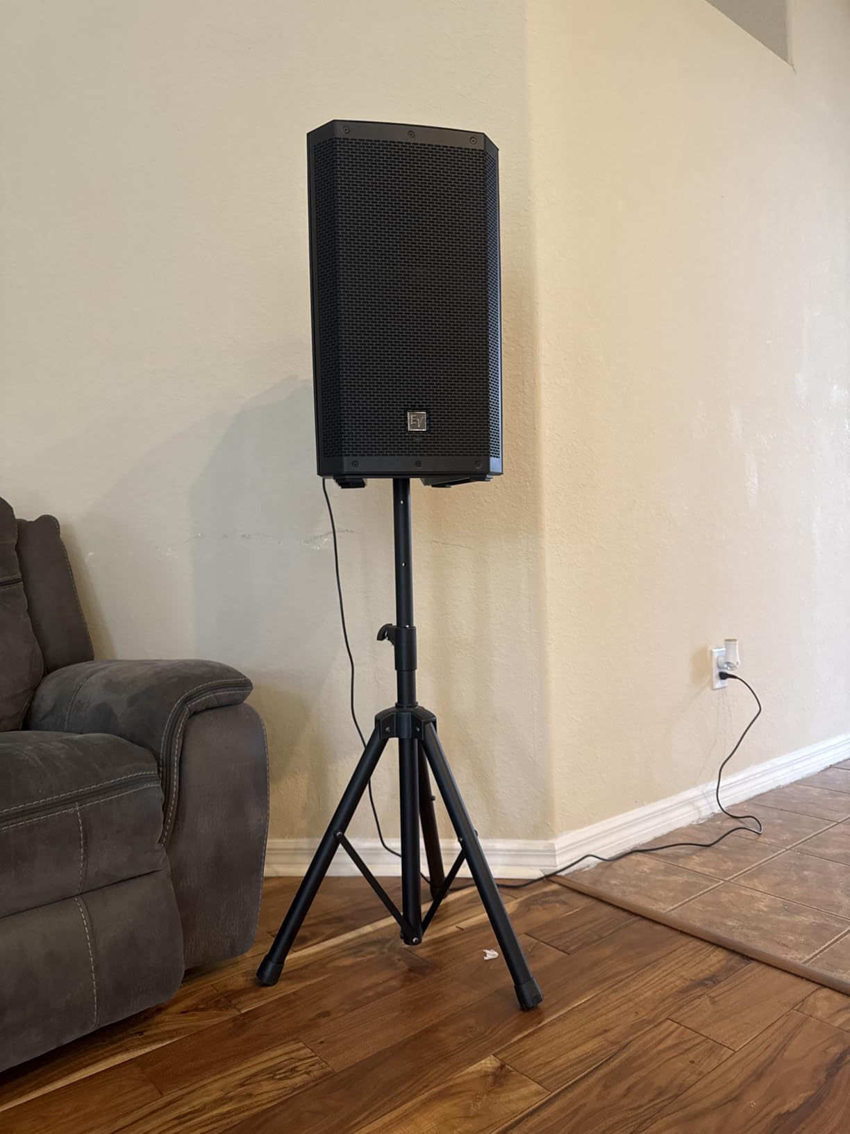 Electro-Voice ZLX-12P-G2 12in. 2-Way Powered Loudspeaker with Bluetooth | 1000W powered speaker with Bluetooth 5.0 and 4-channel mixer for musicians, DJs and performers customer photo 2