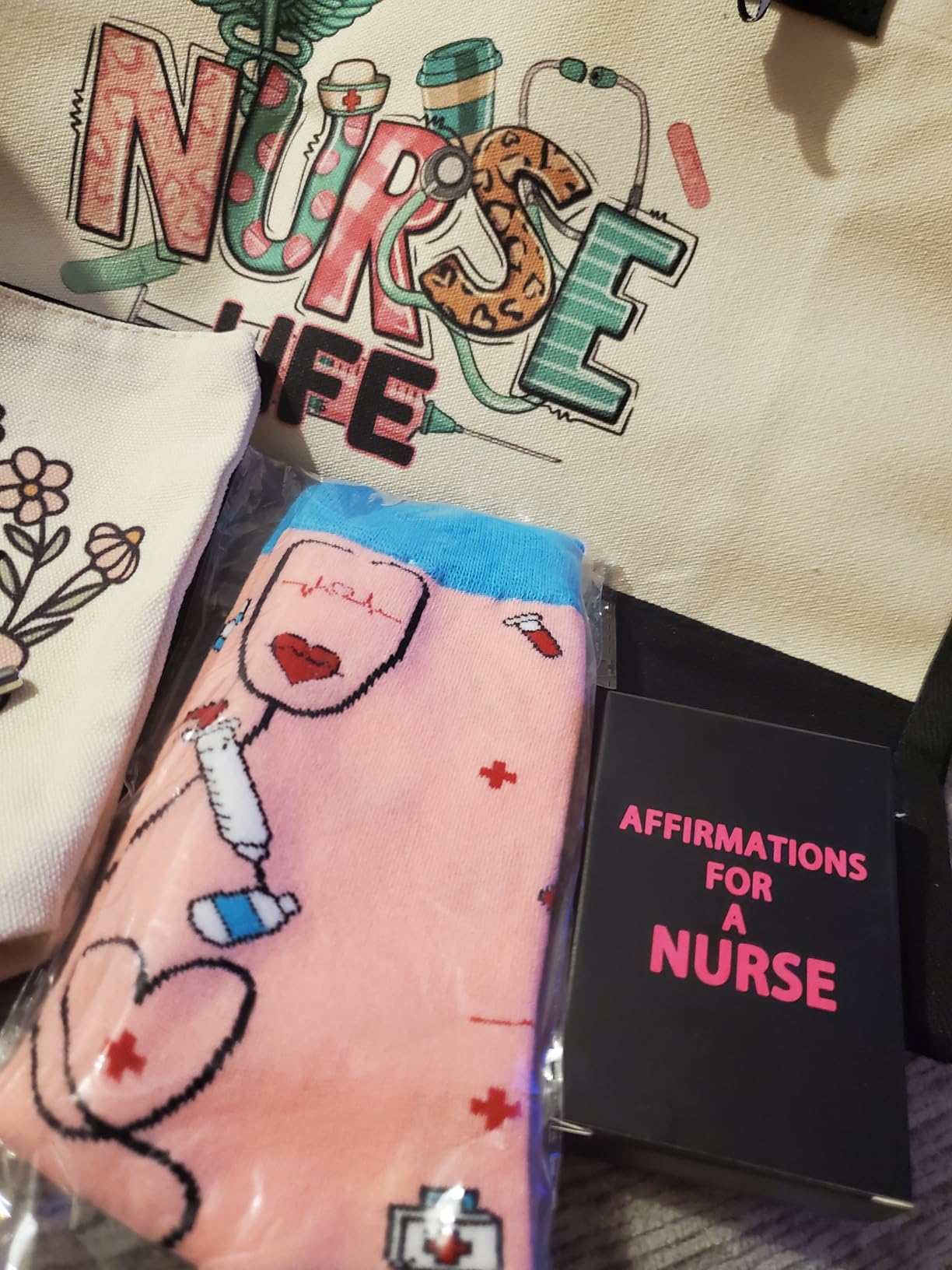 DOGMEM Nurse Gifts Nurse Appreciation Gift Set for Women - Nurses Week Gifts Birthday Gift for Nurses, Nursing Student with Canvas Bag Socks Affirmations Cards 16 Oz Can Glass customer photo 2