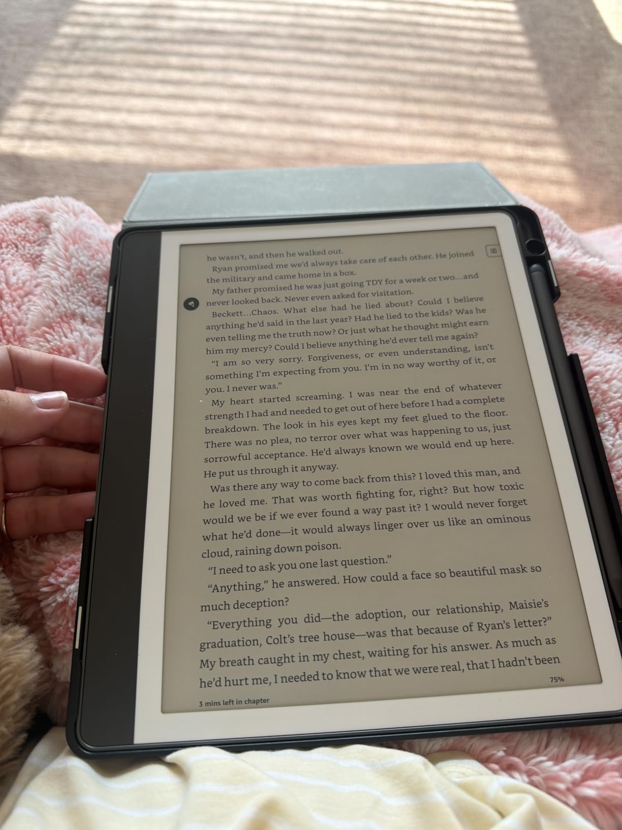 Kindle Scribe (64GB) - Your notes, documents and books, all in one place. With built-in AI notebook summarization. Includes Premium Pen - Tungsten customer photo 2