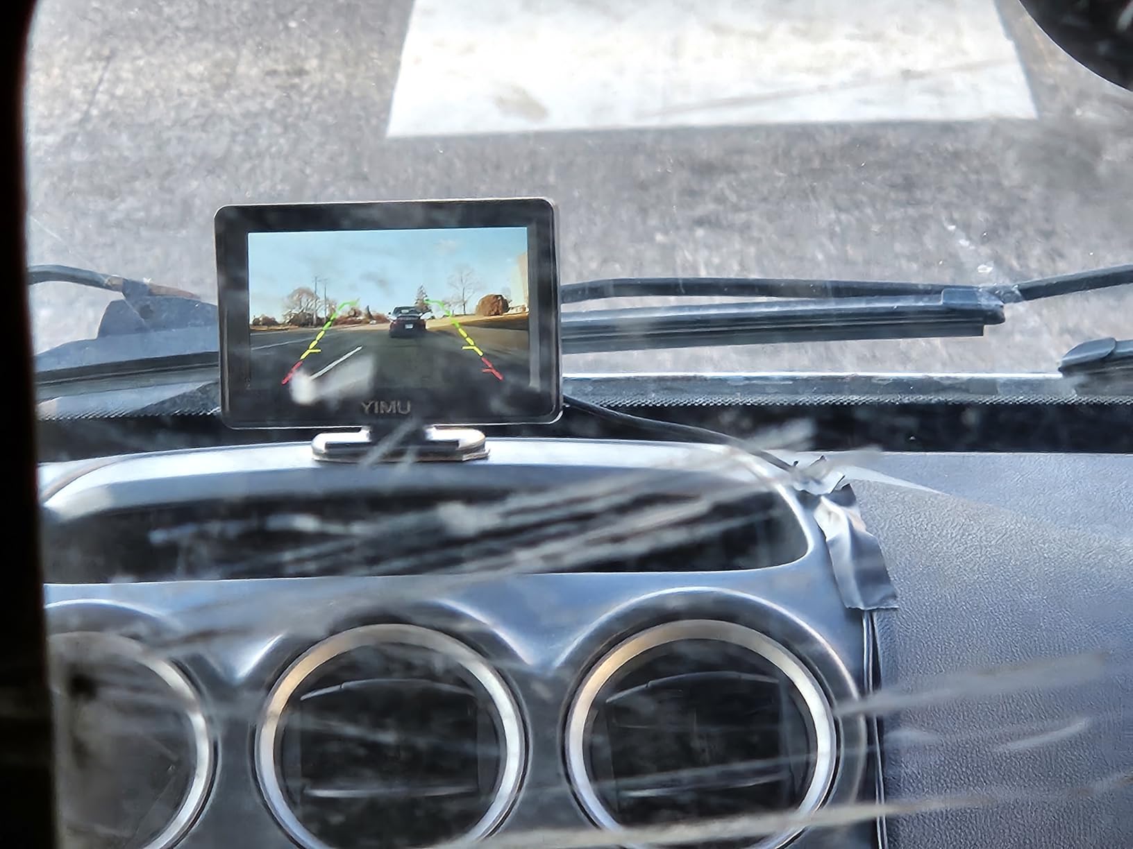 YIMU Backup Camera System with License Plate Backup Reverse Camera, Easy Installation, Plug & Play, DIY Guide Lines, 150° Wide Angle, Night Vision, IP69K Waterproof, Optional Dual Bracket K4302 customer photo 1