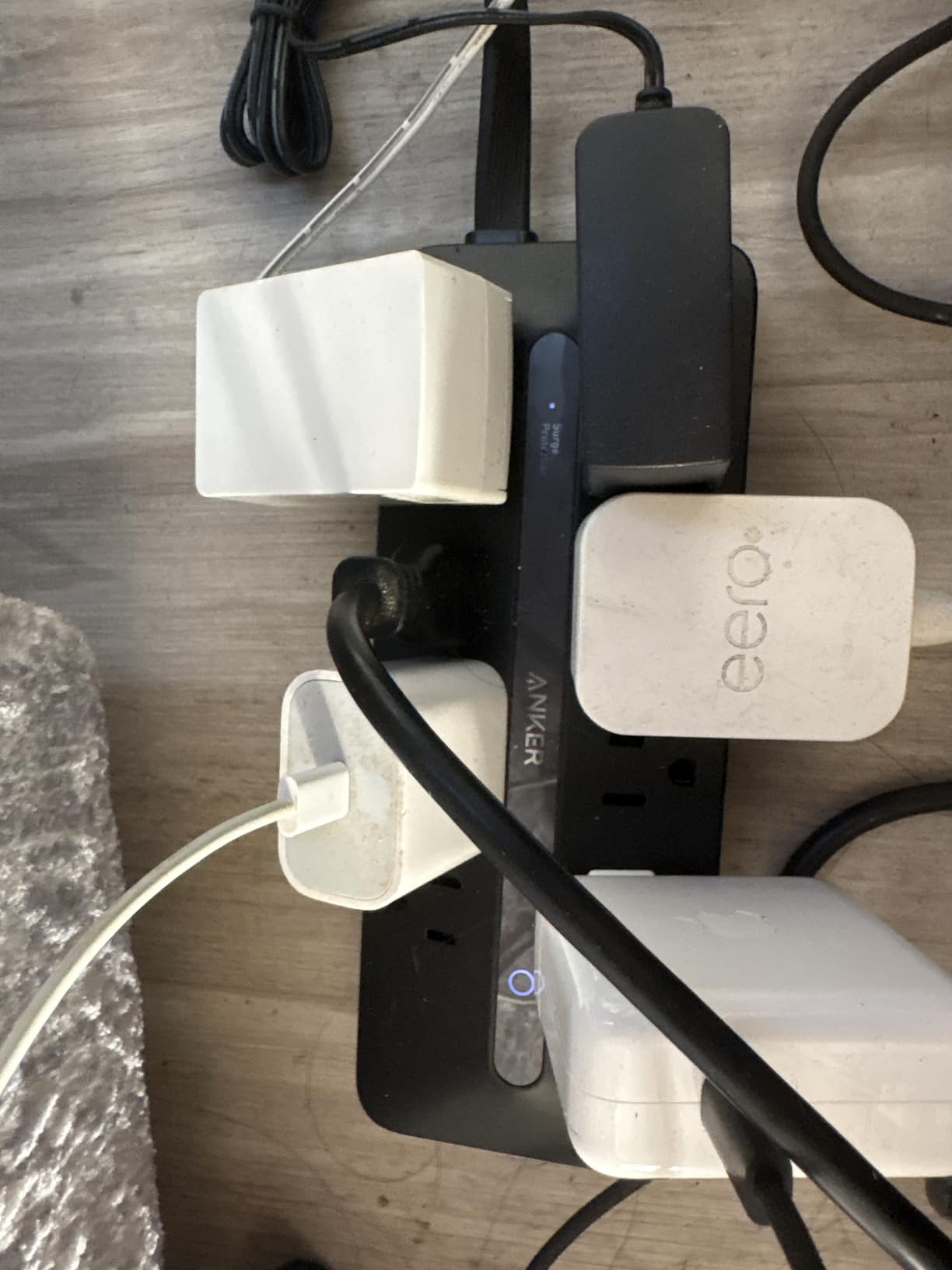 Anker Power Strip, 900J Surge Protector, 35W Max customer photo 2