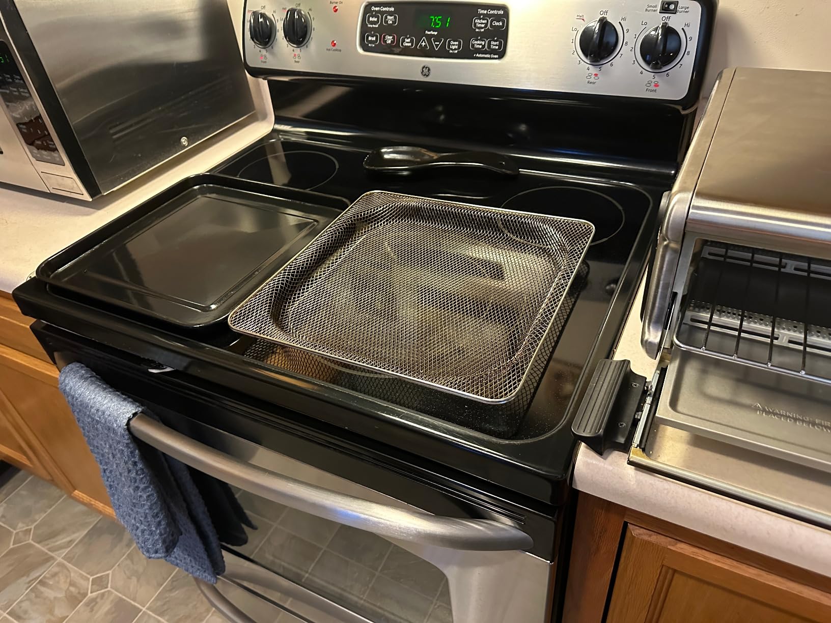 Ninja Flip Toaster Oven & Air Fryer, 8-in-1, Stainless Steel, SP151 | Air fry, bake, broil, toast, bagel, dehydrate, rehea, 1800W, Flip up & away, XL capacity customer photo 1