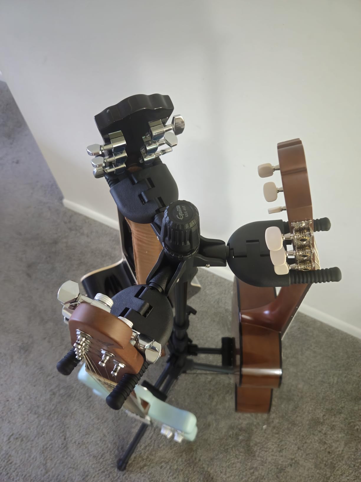 Triple Guitar Stand - Heavy Duty 3 Guitar Stand for Acoustic/Electric/Bass/Banjos, Auto-Lock Folding Design, Non-Slip Base & Anti-Rust - Portable for Stage/Travel/Studio GGS-06T customer photo 2