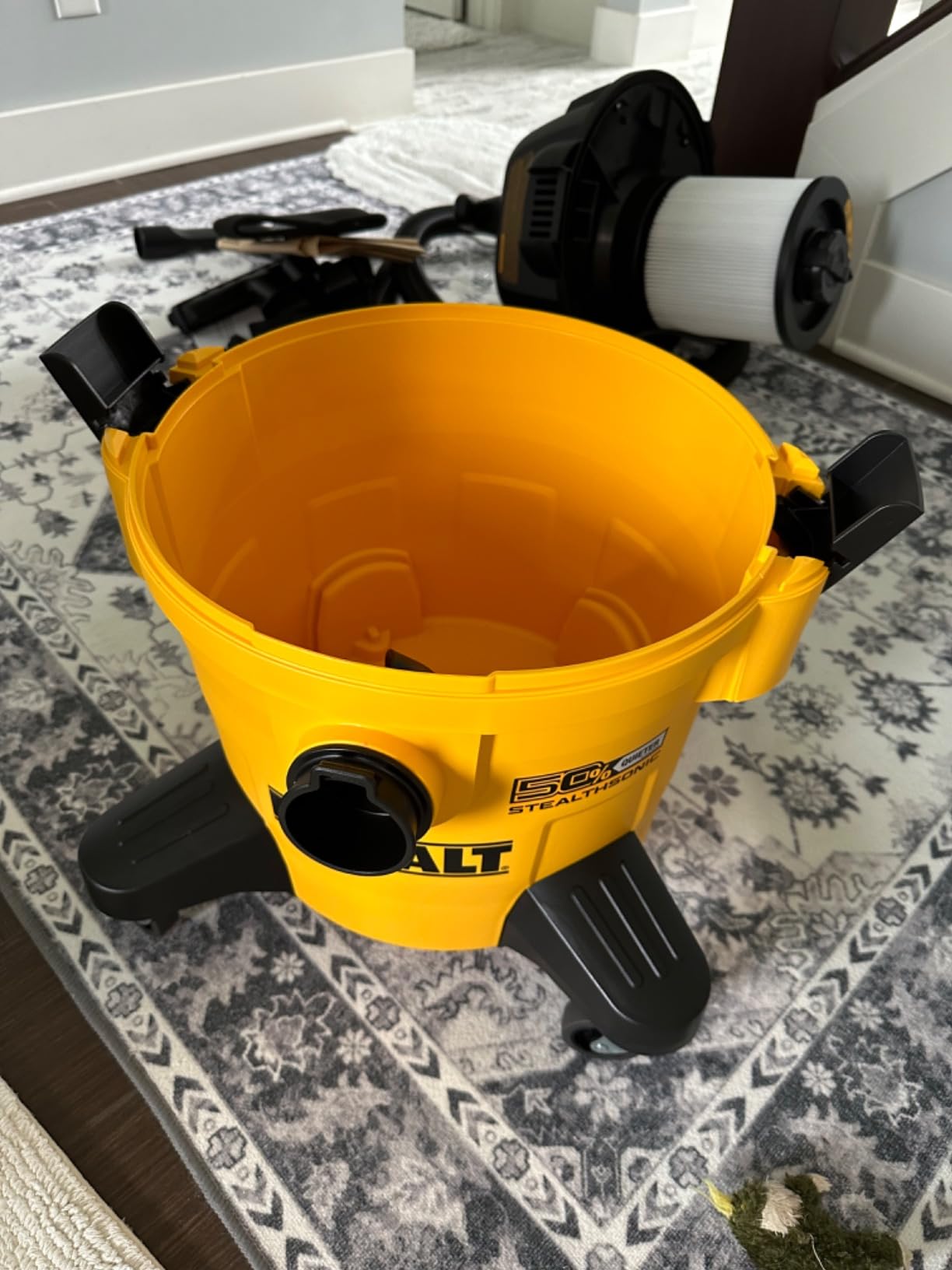 DEWALT STEALTHSONIC Wet Dry Shop Vac 6 Gallon, Shop Vacuum Wet and Dry 5 HP, Ultra Quiet Shopvac with Powerful Suction, Wet Dry Vacuum Cleaner for Home, Garage, Workshop, Jobsite, DXV06P-QT customer photo 2