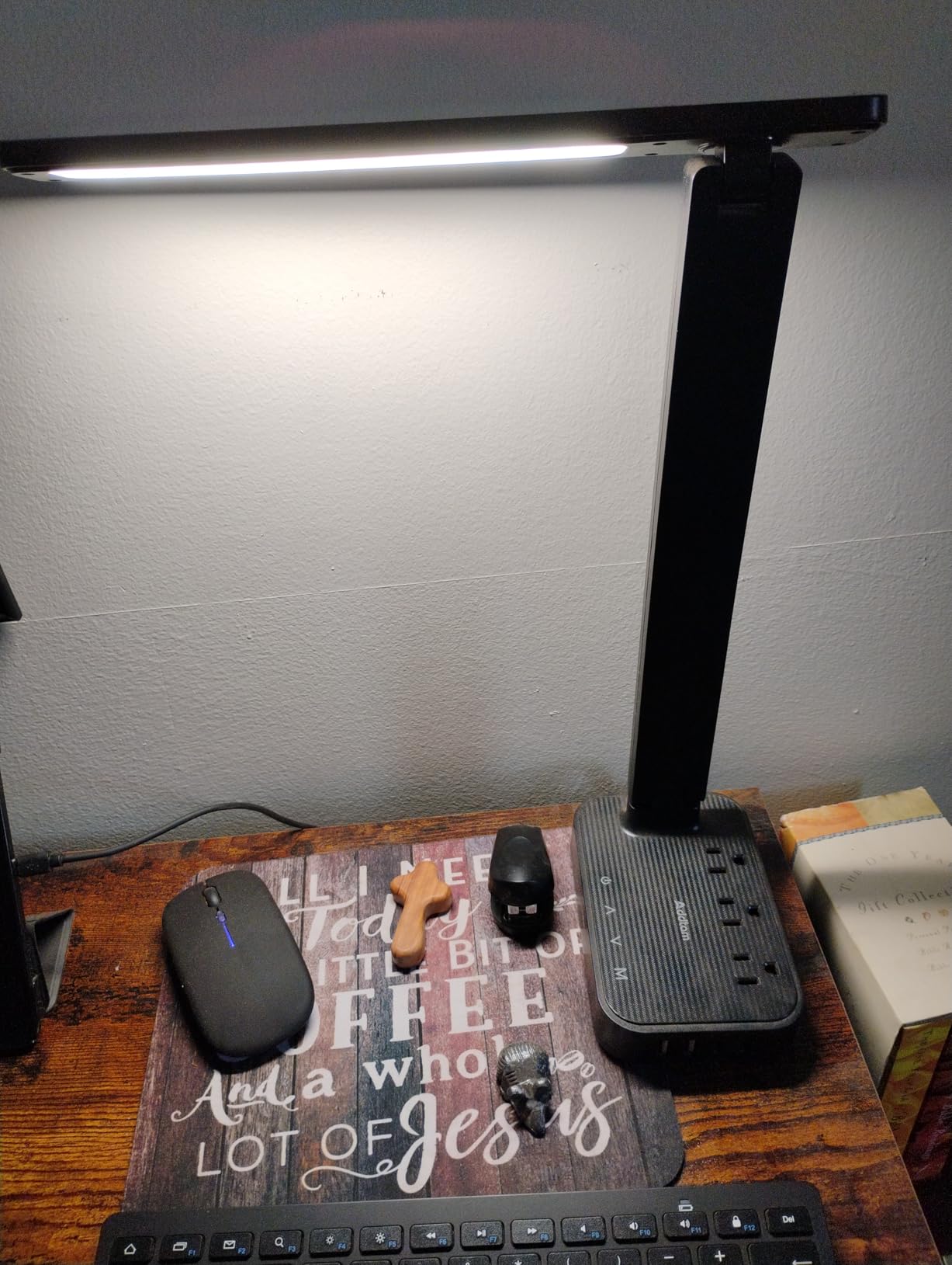 Addtam LED Desk Lamp, Power Strip with 3 Outlets 4 USB Charging Ports (2 USBC), 4 Modes 5 Level Brightness Touch Lamp, Small Desk Lamp for Home Office College Dorm Room Essentials customer photo 2