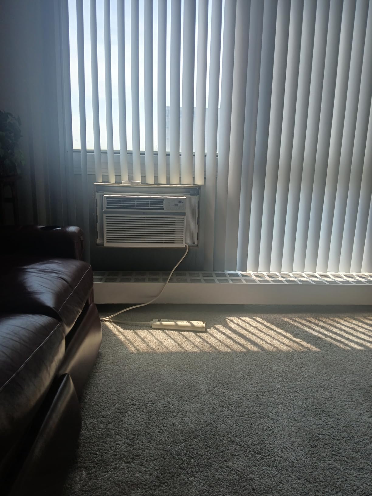 LG 8,000 Window Air Conditioner, 115V, 350 Sq.Ft. (14' x 25' Room Size), Quiet Operation, Electronic Control with Remote, 3 Cooling & Fan Speeds, Auto Restart, 8000 BTU, White customer photo 1