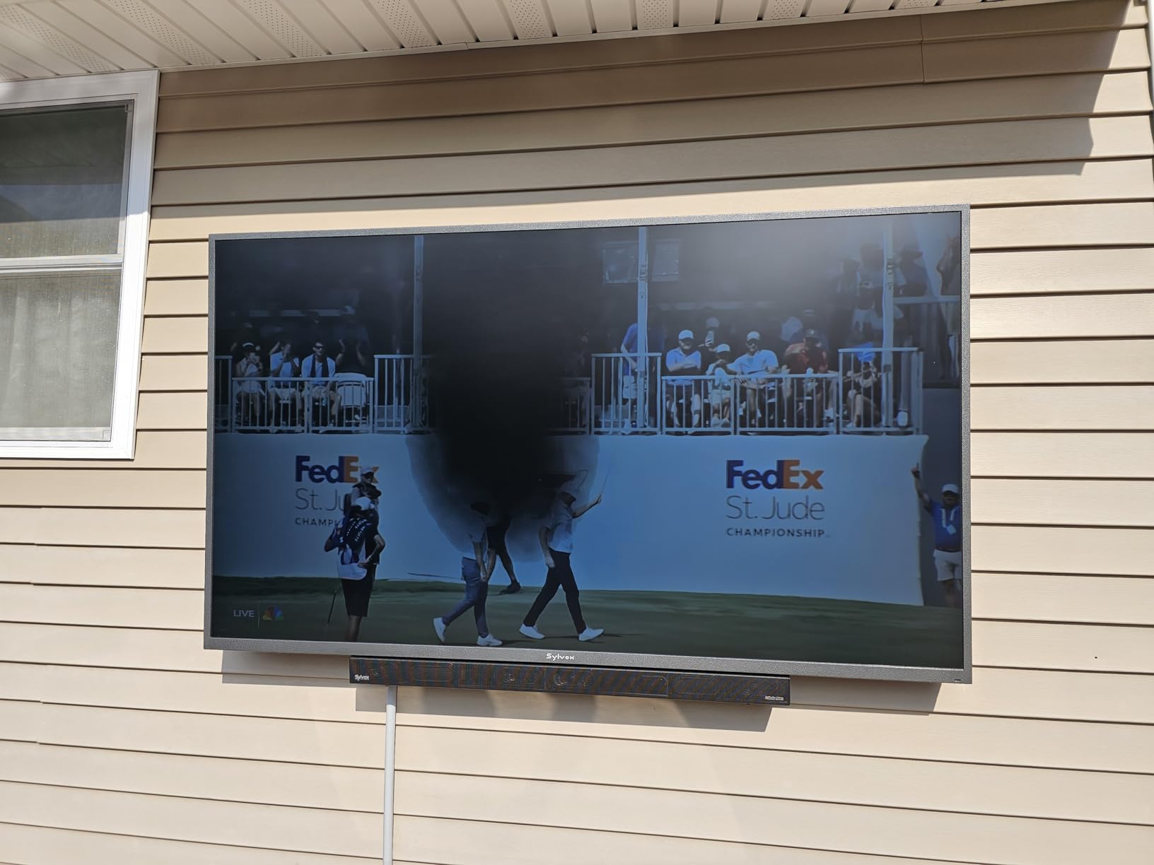 SYLVOX Outdoor TV, 43 inch 2000 Nit High Brightness Smart TVs, 4K Sunlight Readable Display, IP56 Waterproof, Smart TV for Outdoor Households or Commercial Places (Pool Pro 3.0) customer photo 2