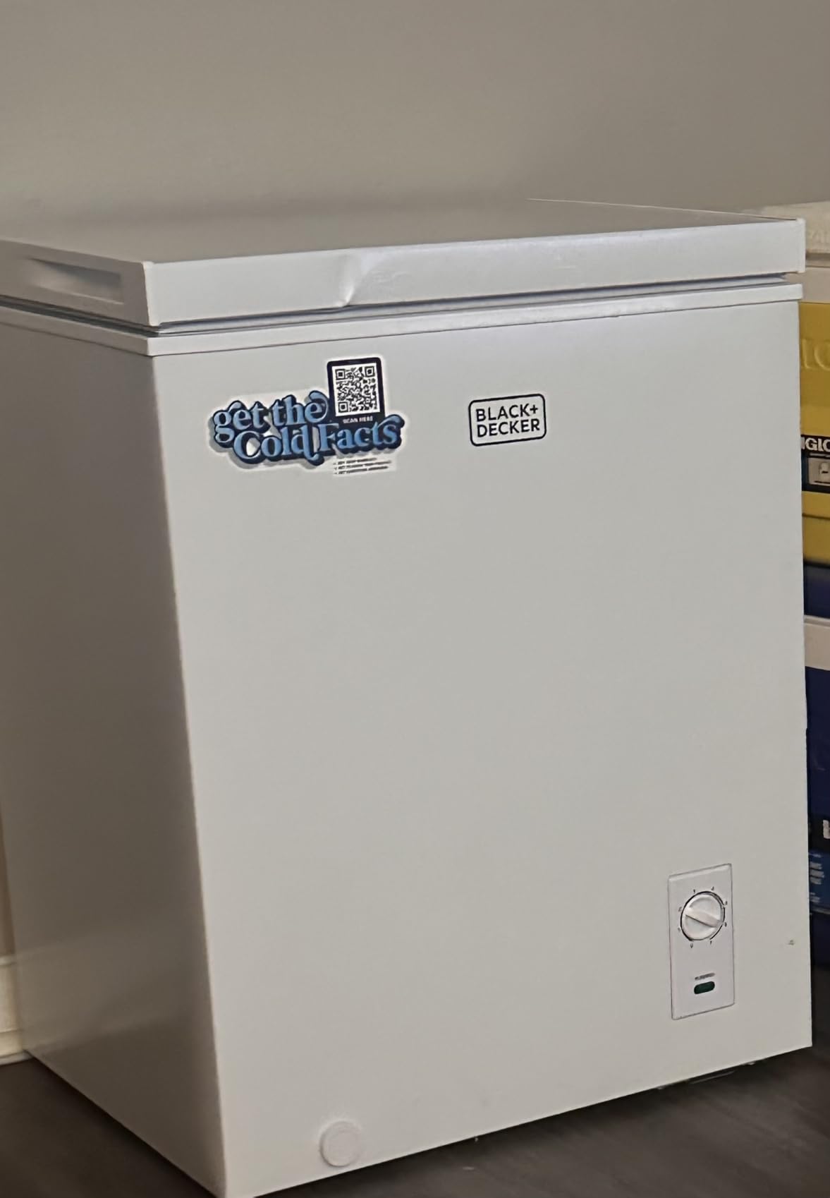 BLACK+DECKER 16.2 Cu. Ft. Chest Freezer, R600a Refrigerant, BCF1620E, White | Deep Freezer with Top Opening, Chest with 2 Removable Storage Baskets, Mechanical Temperature Control, Manual Defrost customer photo 2