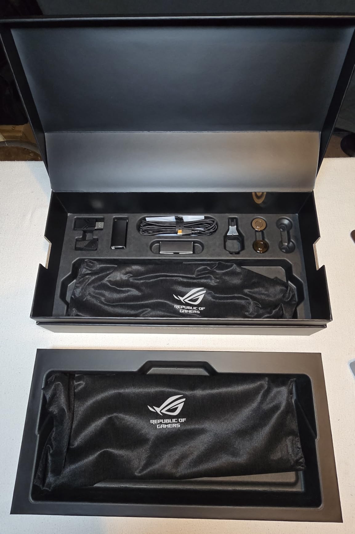 ASUS ROG Azoth Extreme Wireless Mechanical Gaming Keyboard customer photo 1