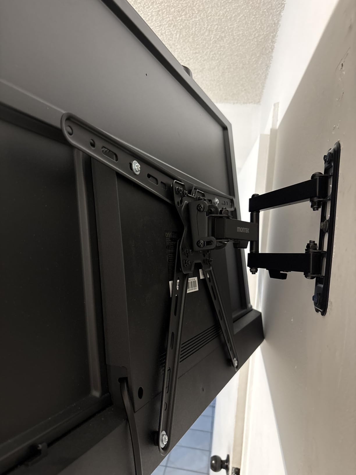 monTEK Full Motion TV Wall Mount Bracket for 23-65 Inch TVs up to 77 lb | Single-stud articulating arm extends 17 in; corner mount, swivel, tilt, retracts to 2.08 in, 4X load tested, VESA 400x400 mm customer photo 2