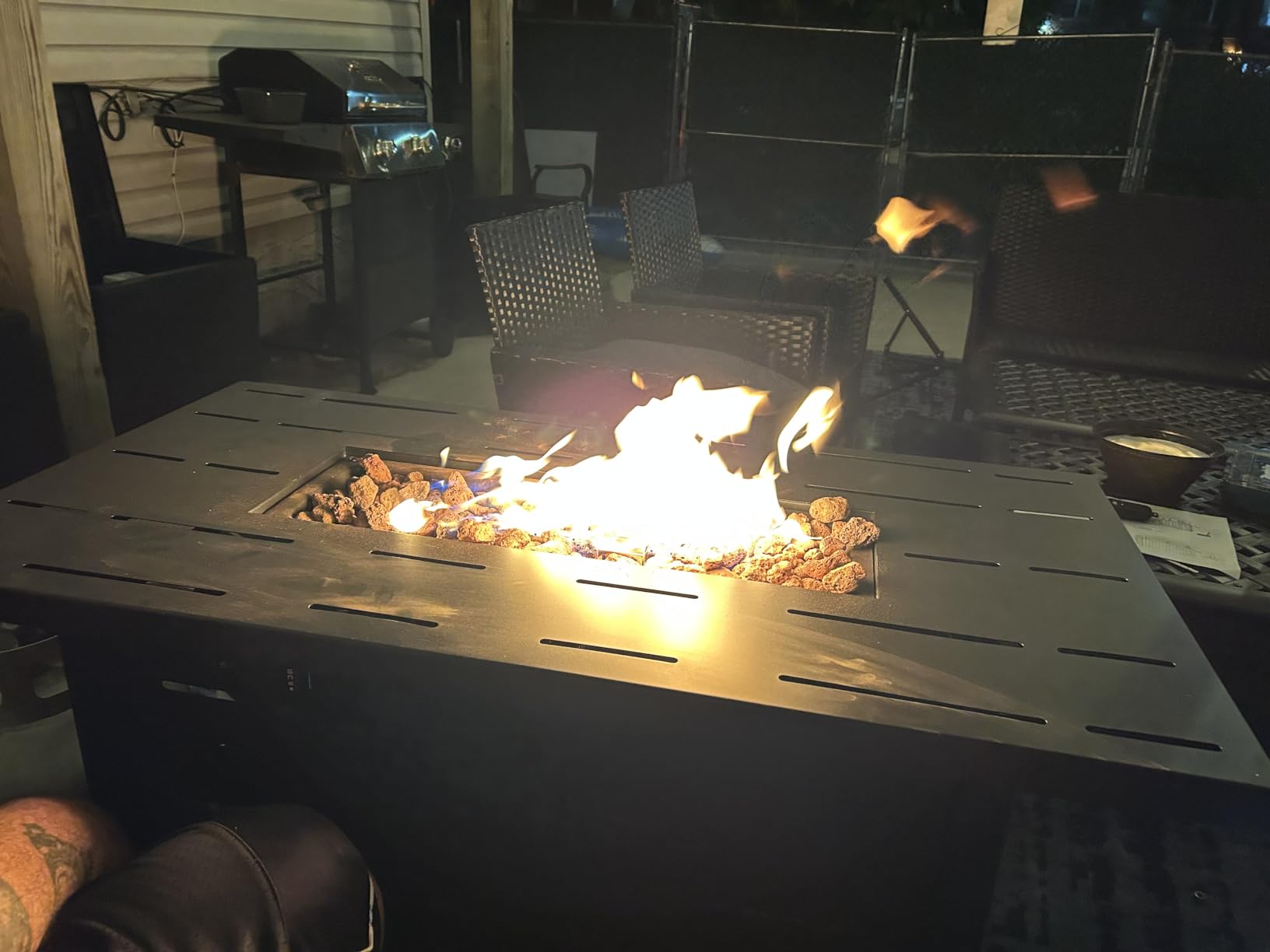 Walsunny 43 inch Outdoor Propane Fire Pit 50,000 BTU Gas Fire Pit Table with Lid, Waterproof Cover, Rectangle Gas Firepit Table for Garden/Patio, CSA Certification customer photo 2