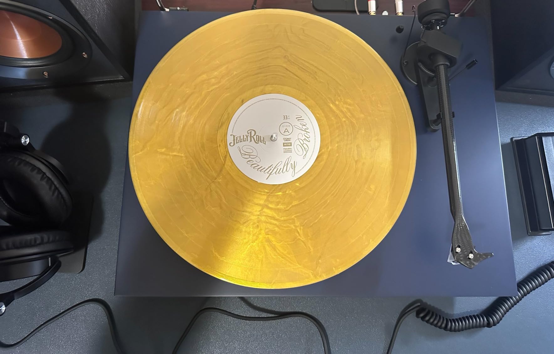 Pro-Ject Debut EVO 2, Next Generation Audiophile Turntable with Carbon Fiber tonearm, Electronic Speed Selection and pre-Mounted Pick it MM EVO Cartridge, Made in Europe (Black Satin) customer photo 2
