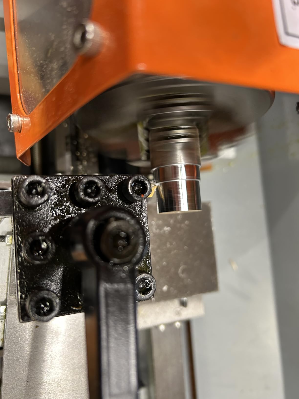 VEVOR Metal Lathe, 8.3'' x 29.5'' Benchtop Metal Lathe 0-2500 RPM Continuously Variable Speed 750W Brushless Motor Metal Gears with LCD Display Metal Lathe Machine customer photo 2