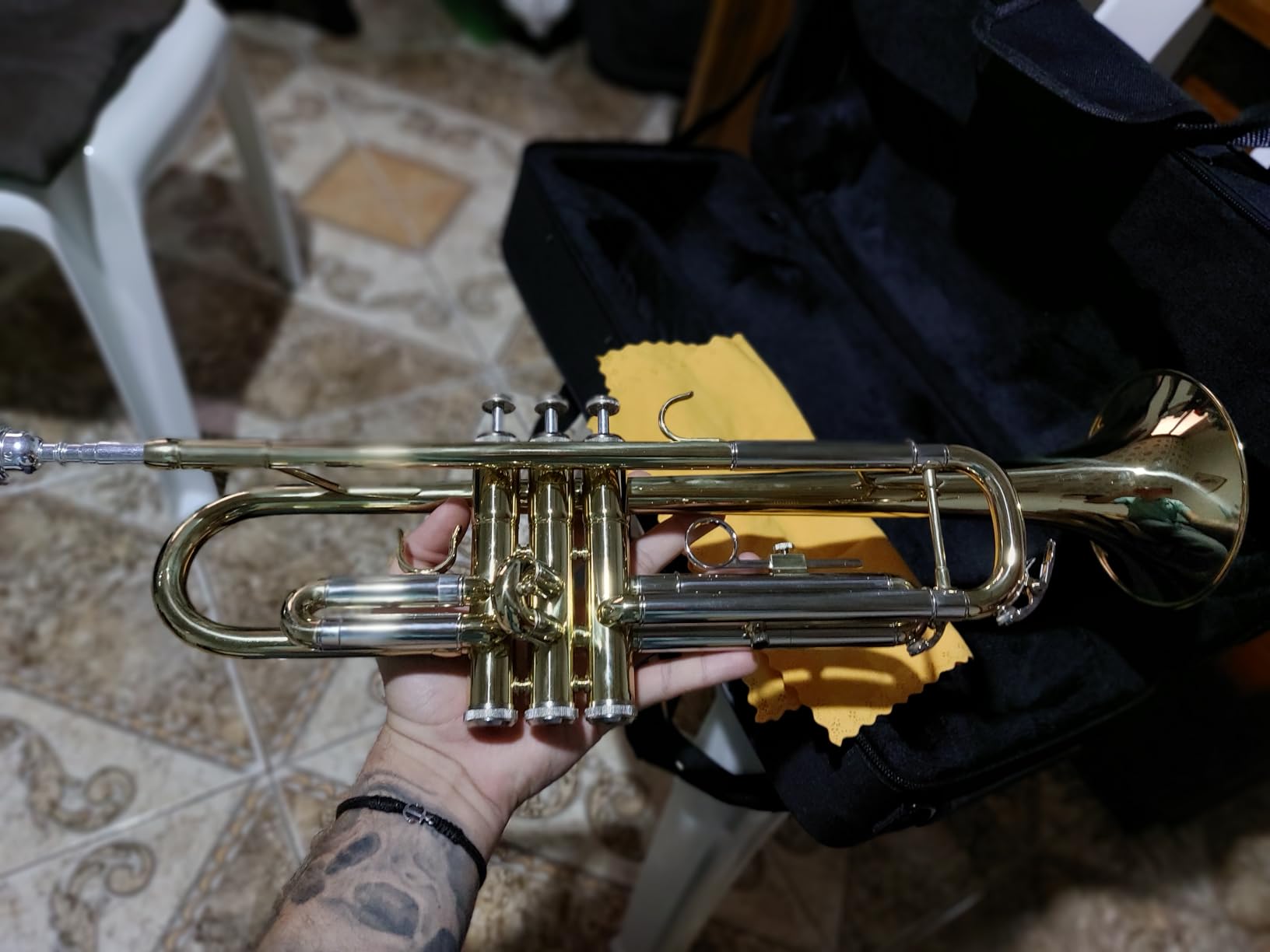 CAHAYA Bb Trumpet Instrument Brass Student Trumpet Trompeta Set Gold | Includes Hard Case, 7C Mouthpiece & Gloves. Standard Brass Trumpet Instrument for Beginner and Advanced Students customer photo 2