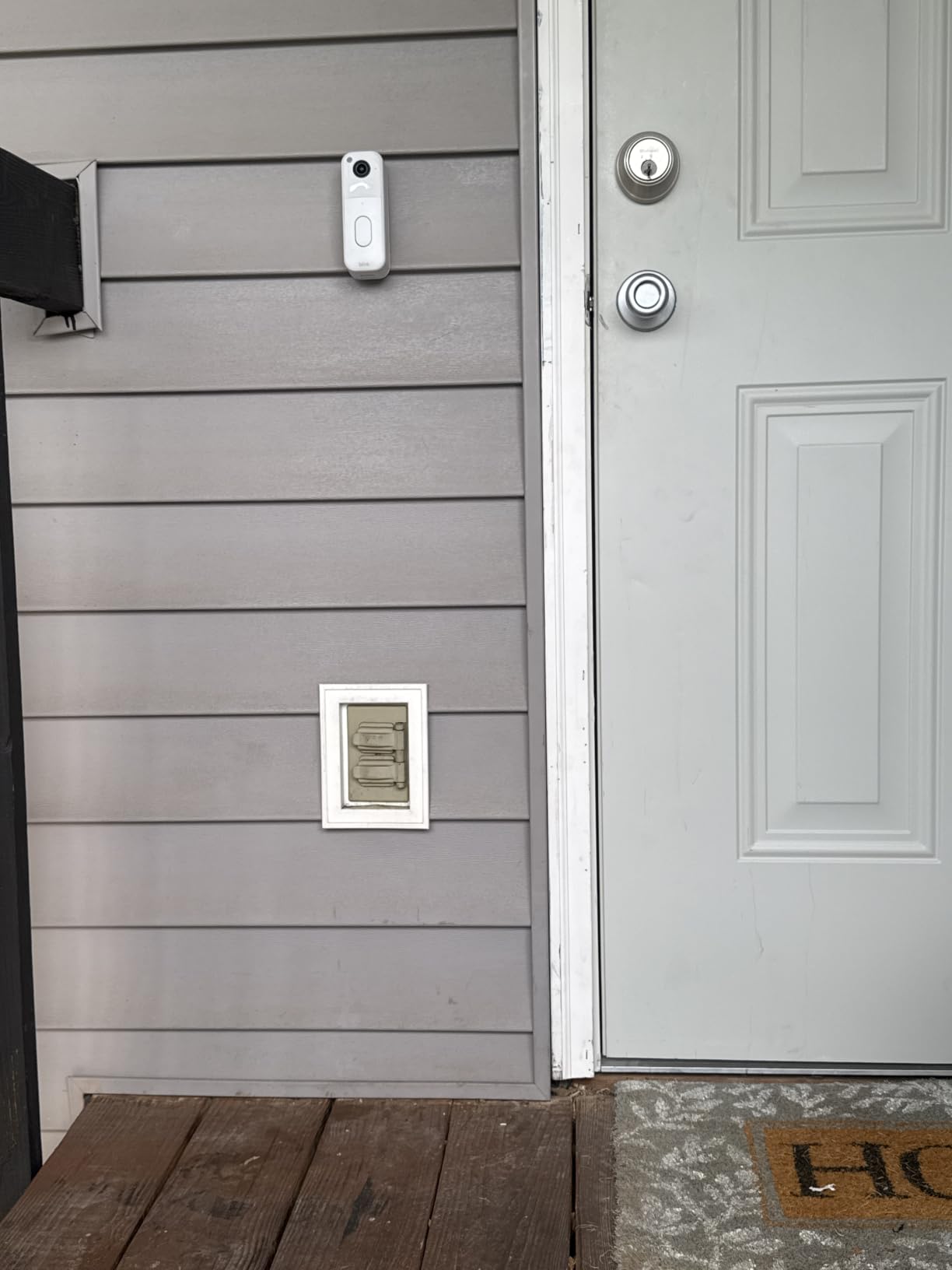 Blink Video Doorbell - Head-to-toe HD view, two-year battery life, and simple setup. Sync Module Core included - System (Black) customer photo 2