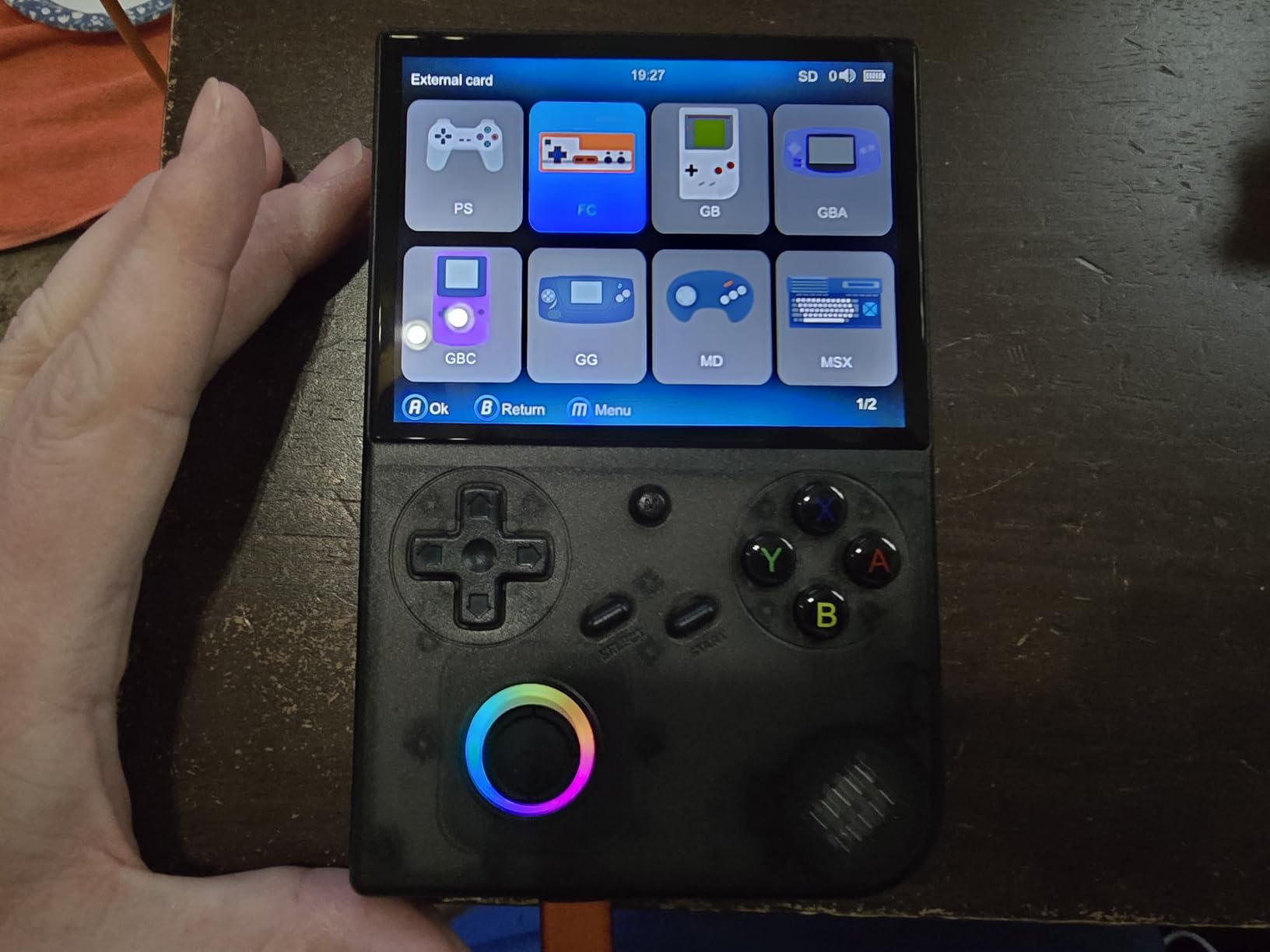 Anbernic RG40XX V Retro Handheld Game Console, 4.0 Inch IPS, Linux OS, 64GB Preloaded Classic Games, H700 Quad-Core, WiFi Bluetooth, Ideal for Travel, Commute, Home & Outdoor Entertainment(White) customer photo 1