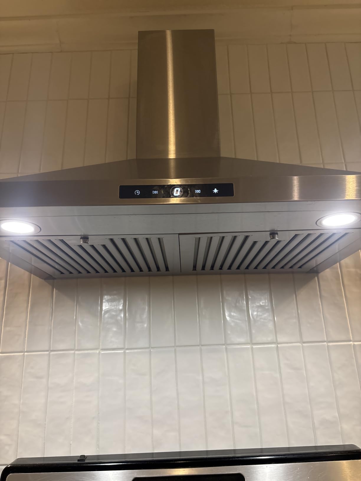 VIKIO HOME 30 Inch Wall Mount Range Hood 580CFM Low Noise Touch Control | Ducted/Ductless Convertible, Stainless Steel Kitchen Vent Hood with 3-Speed Fan and LED Lights customer photo 1