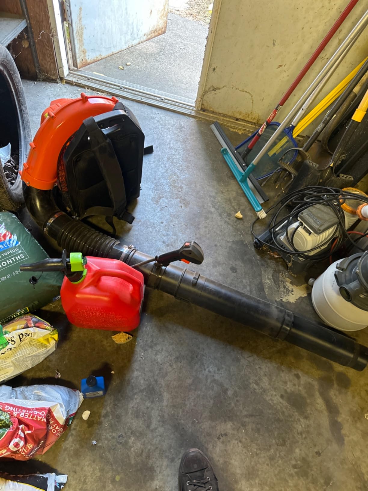 VEVOR 63CC Backpack Leaf Blower Gas Powered, 1.89L Tank, Delivers 1110CFM & 220MPH, Perfect for Garden Maintenance, Clearing Leaves & Snow customer photo 1