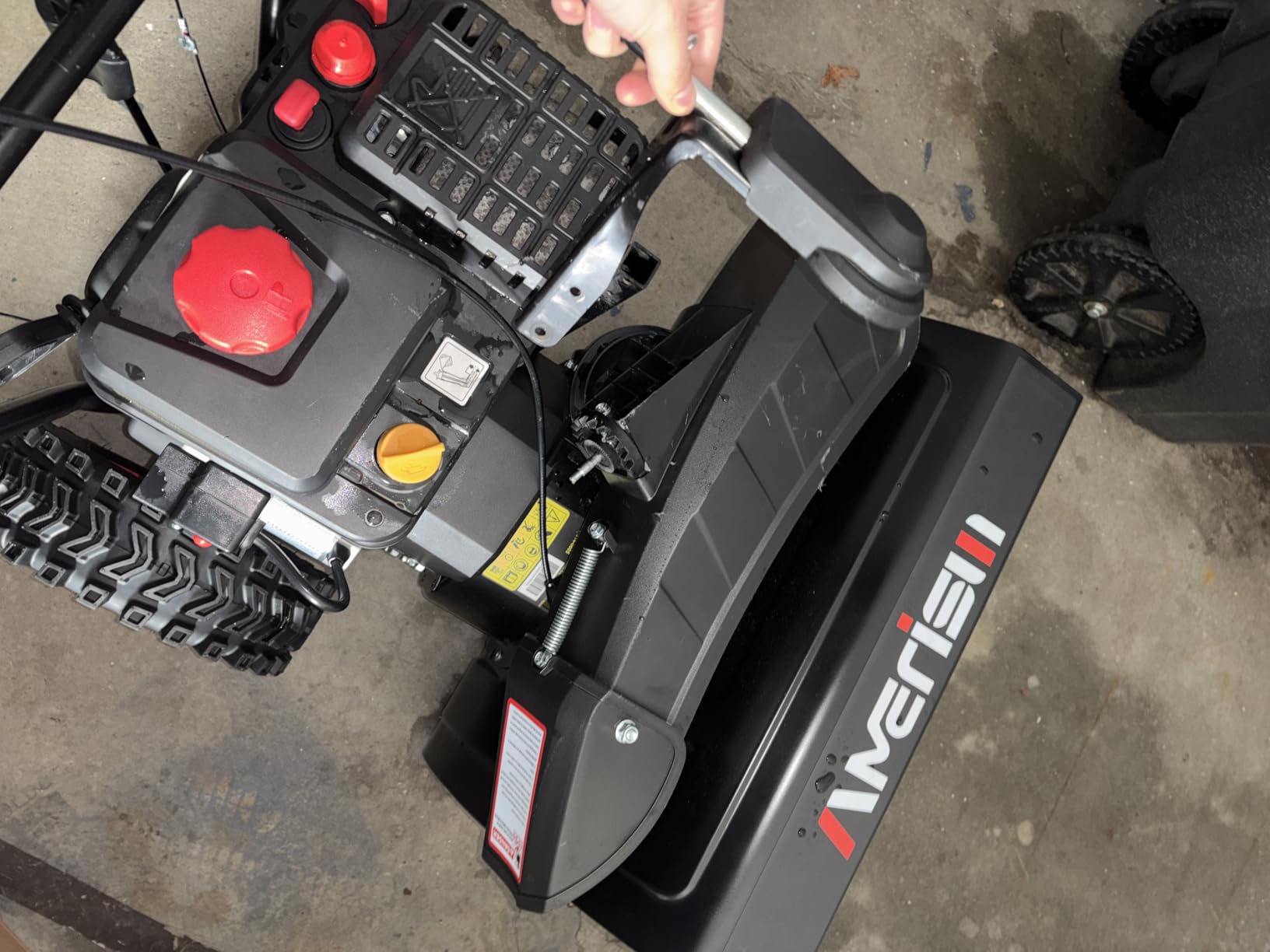 AMERISUN 24-Inch Gas Snow Blower with 212cc 4-Cycle OHV Engine, Recoil Start, 40Ft Snow Throwing for Decks, Driveways, and Sidewalks customer photo 1