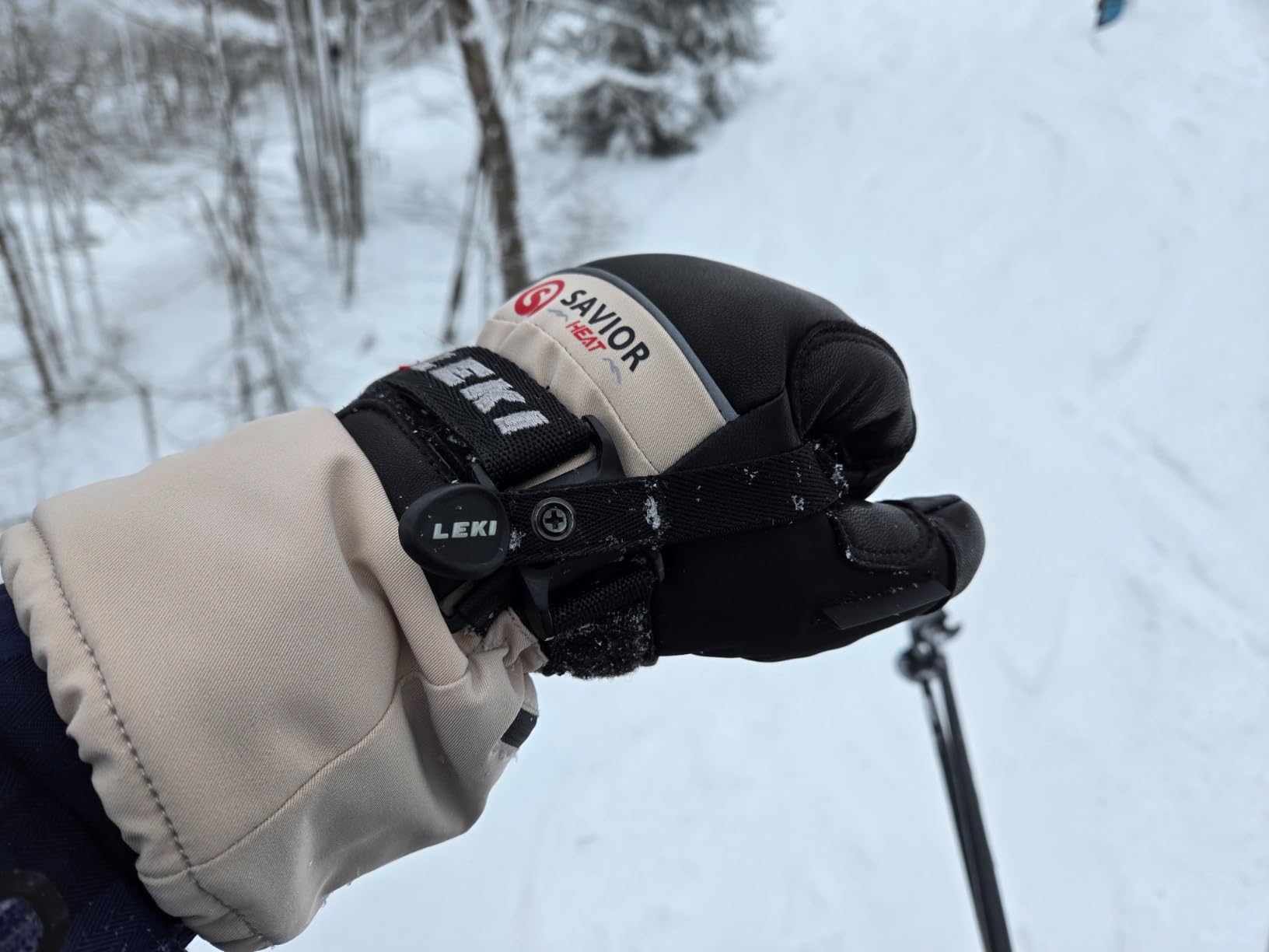 SAVIOR HEAT Heated Gloves for Men Women 2.0, App Electric Rechargeable Ski Gloves with 3M Thinsulate, PD 20W Fast Charging & 12H Runtime, Waterproof Goatskin Skiing Motorcycle Outdoor customer photo 2
