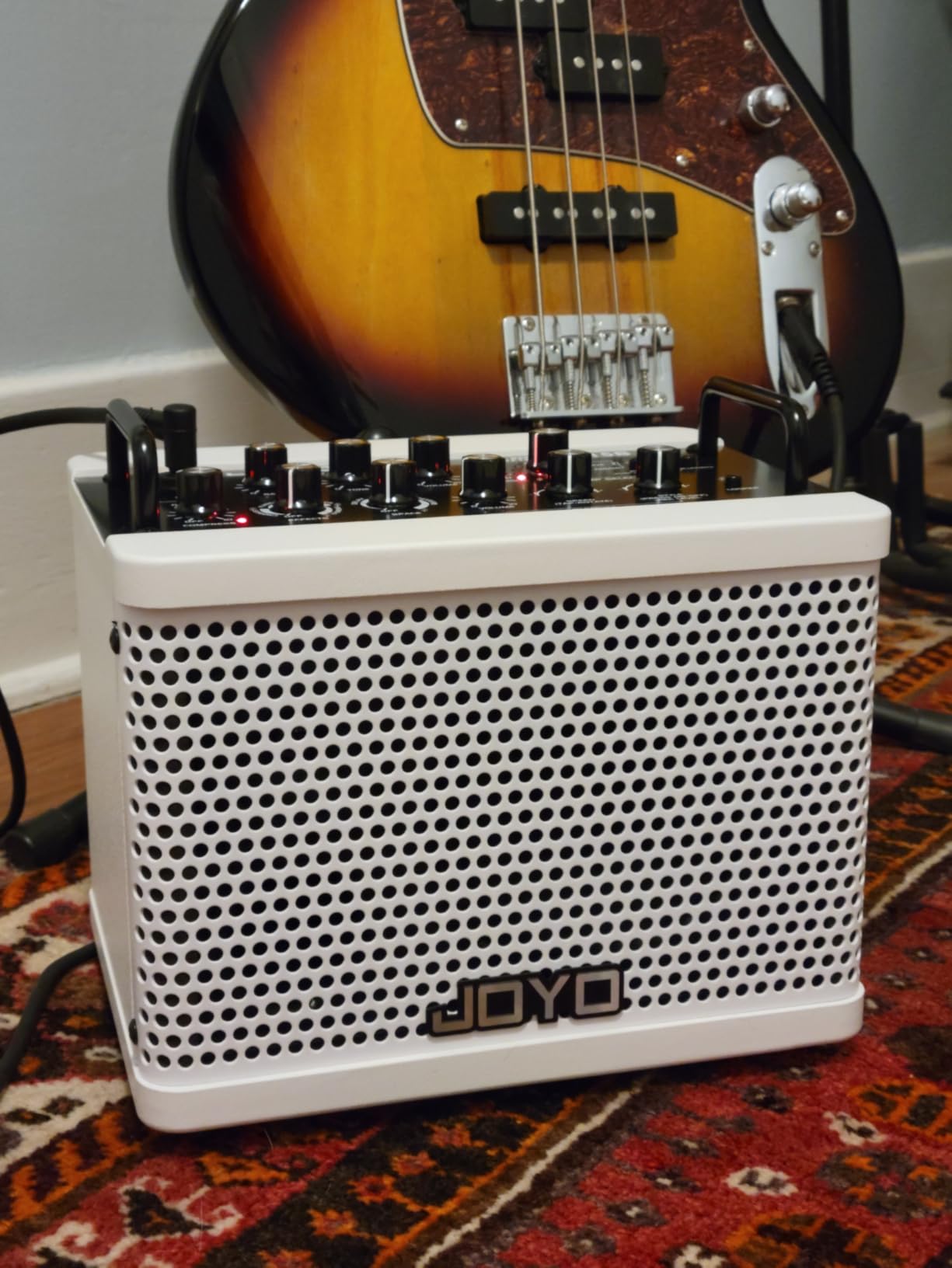 JOYO 15W Portable Bass Amp Combo, 9 Amplifier Models + 6 Modulation FX + Looper & Drum Machine, Rechargeable Battery, Digital Modeling (DC-15B) customer photo 1