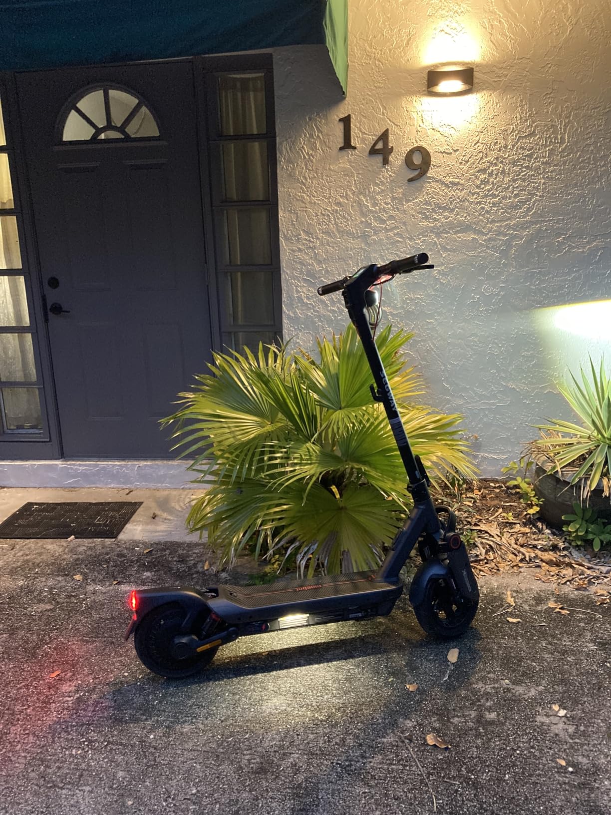 Segway Ninebot MAX Series Electric Scooter, Up to 22-28 MPH, Long Rang, Dual Suspension & Braking System, Fast Charging, Scooter for Adults, UL-2272 2271 Certified (G2/G3) customer photo 2
