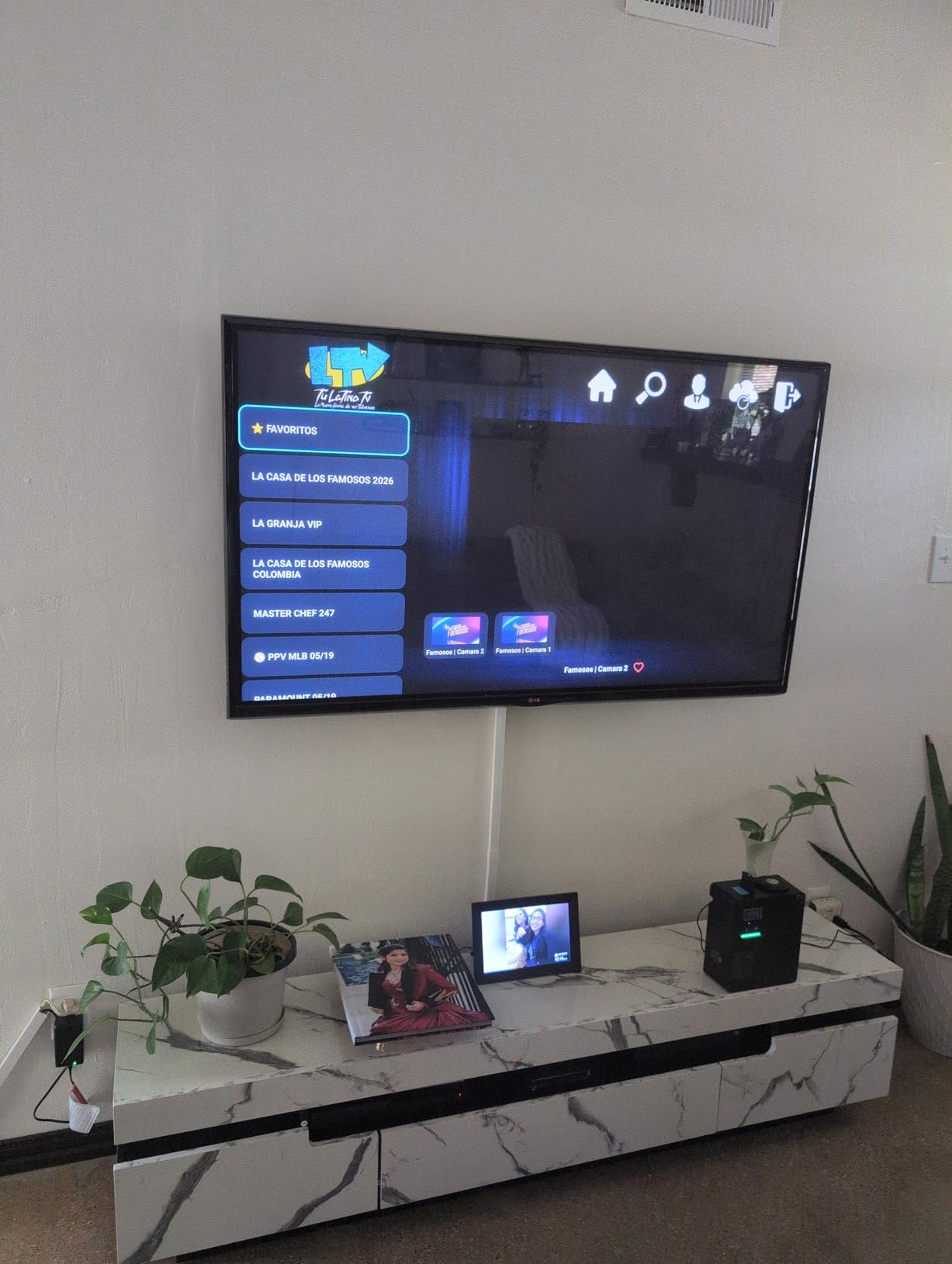 monTEK Heavy Duty Full Motion TV Wall Mount for 37-90 Inch TVs up to 165 lb customer photo 2