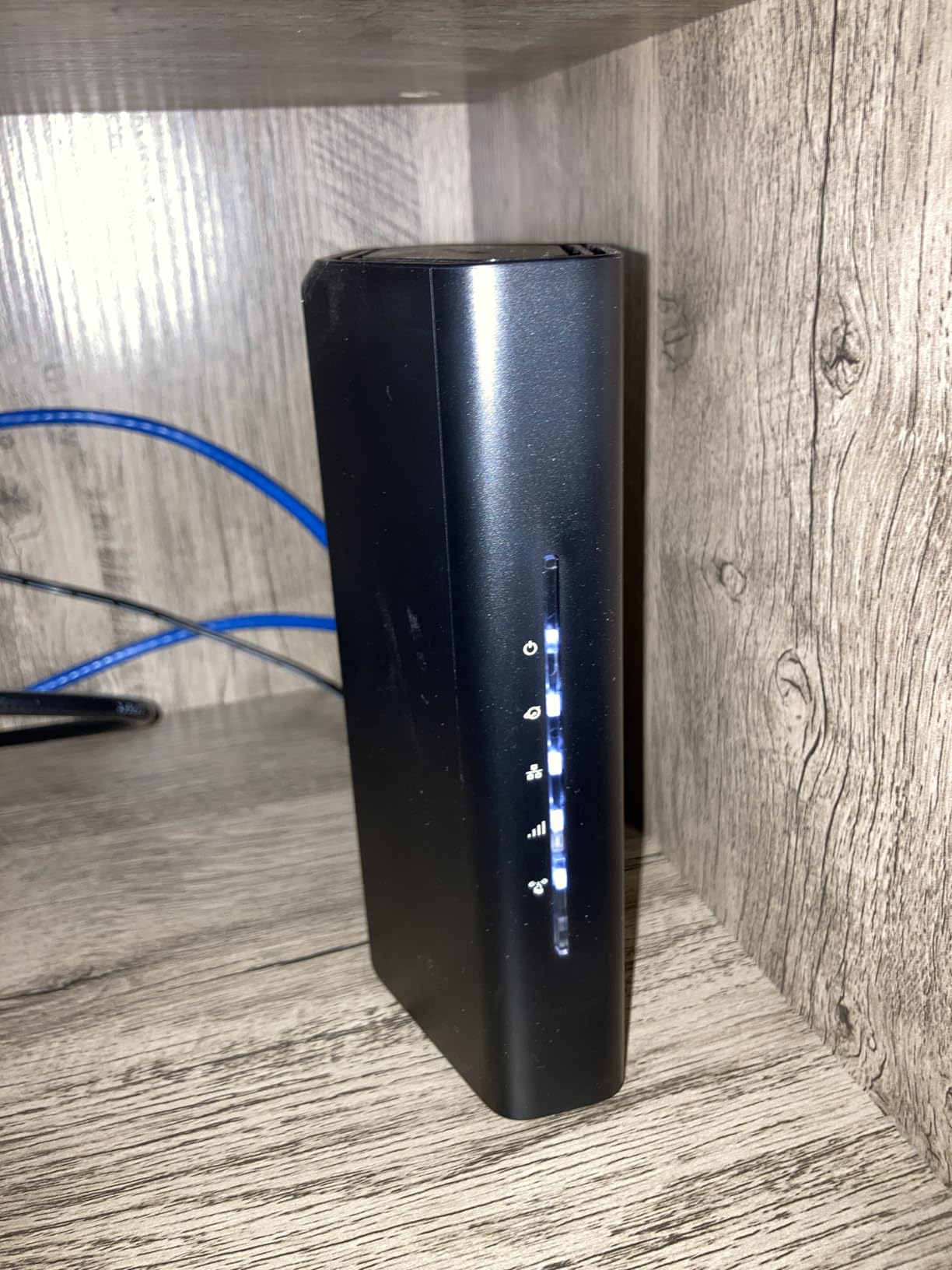 NETGEAR Nighthawk Dual-Band WiFi 7 Router (RS90) - Router Only, BE3600 Wireless Speed (up to 3.6 Gbps) - Covers up to 2,000 sq. ft., 50 Devices - 2.5 Gig Internet Port - Free Expert Help customer photo 2