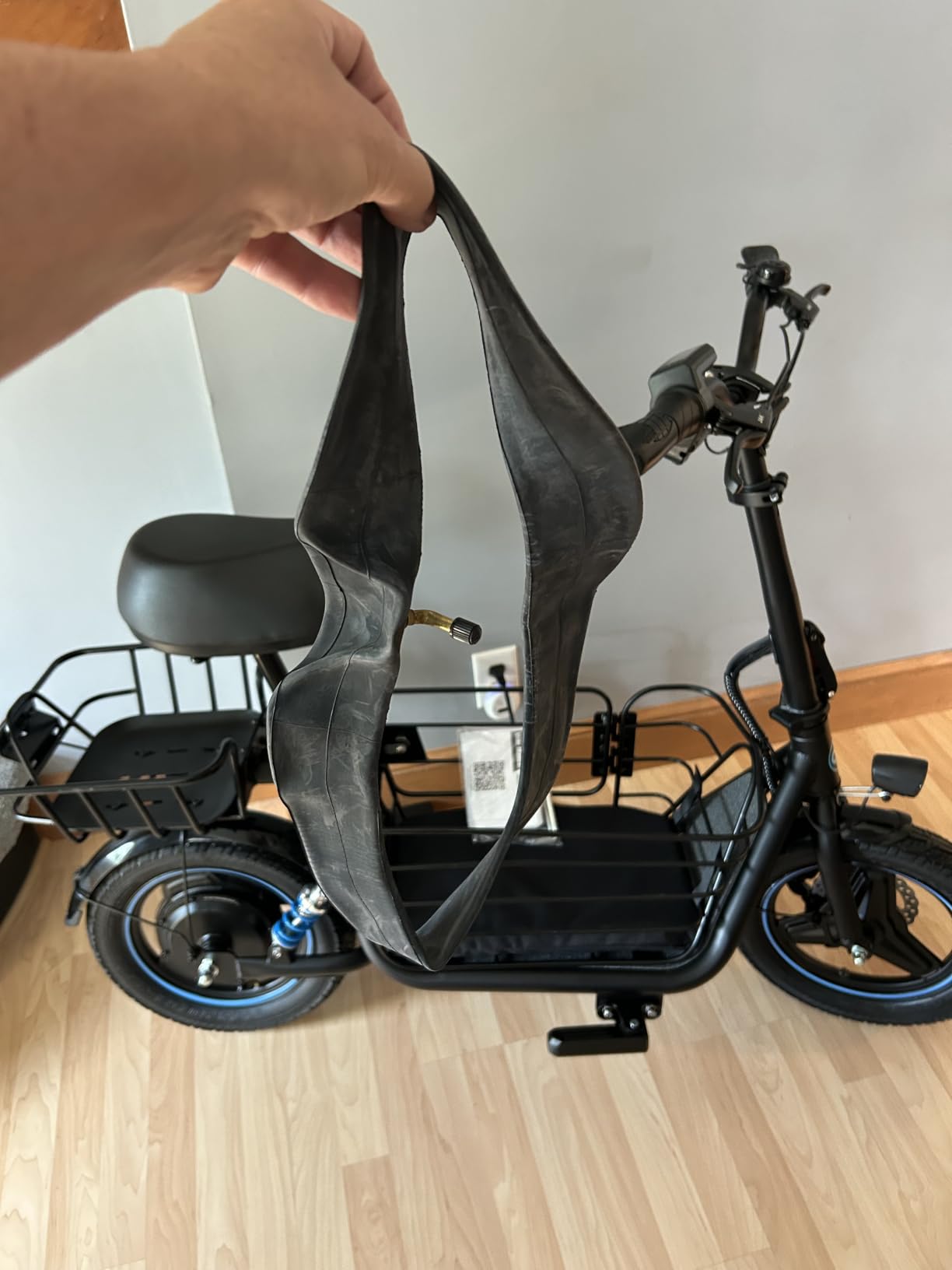 Gyroor C1 Plus Electric Scooter for Adults with Seat & Pet Basket - 30 Miles Range 650W Motor 48V 13.5Ah Battery 18.6MPH 14