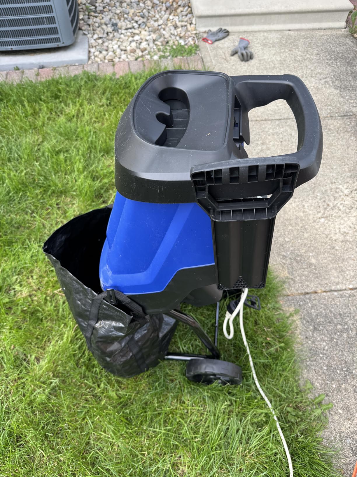 Westinghouse Corded Electric Wood Chipper Shredder 1.7-Inch 15 Amp with 12 Gallon Collection Bag for Easy Cleanup customer photo 1