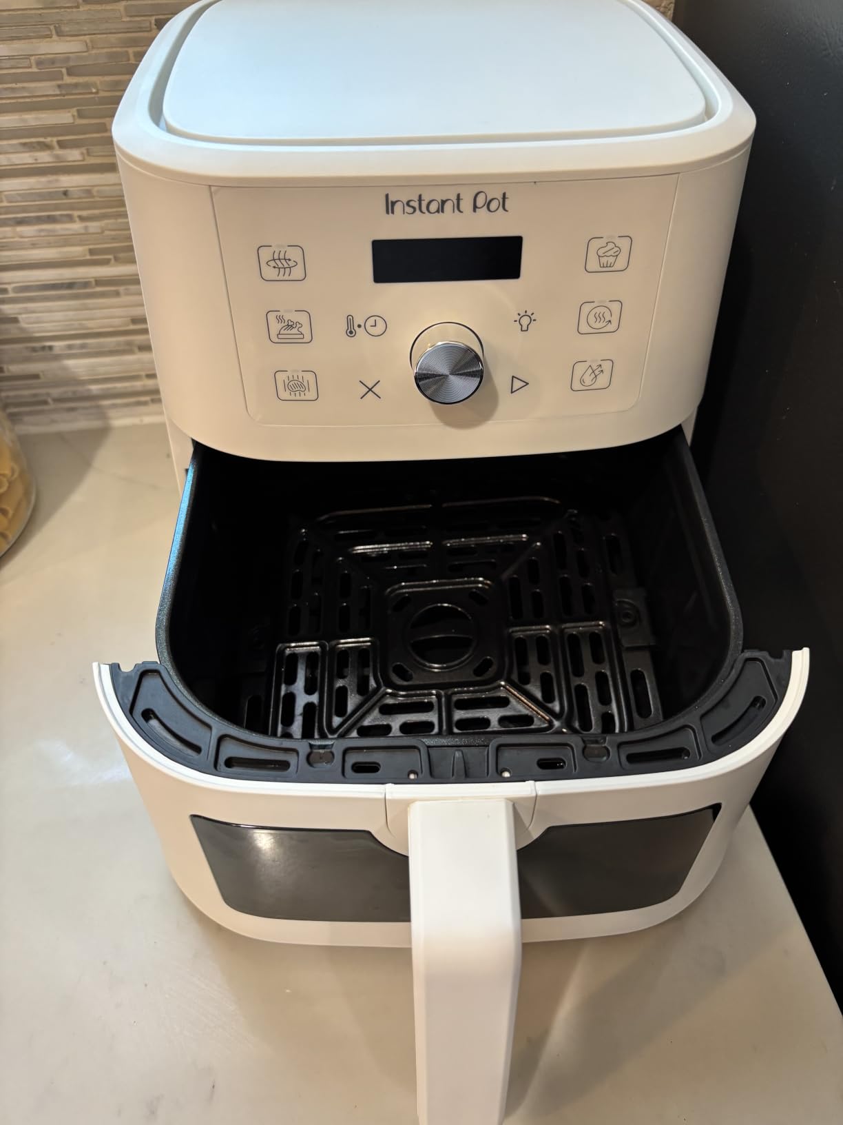 Instant Pot 4Qt Vortex 6-in-1 Mini Air Fryer, Custom Program Options, Air Fry, Broil, Roast, Dehydrate, Bake, Reheat, Black customer photo 2
