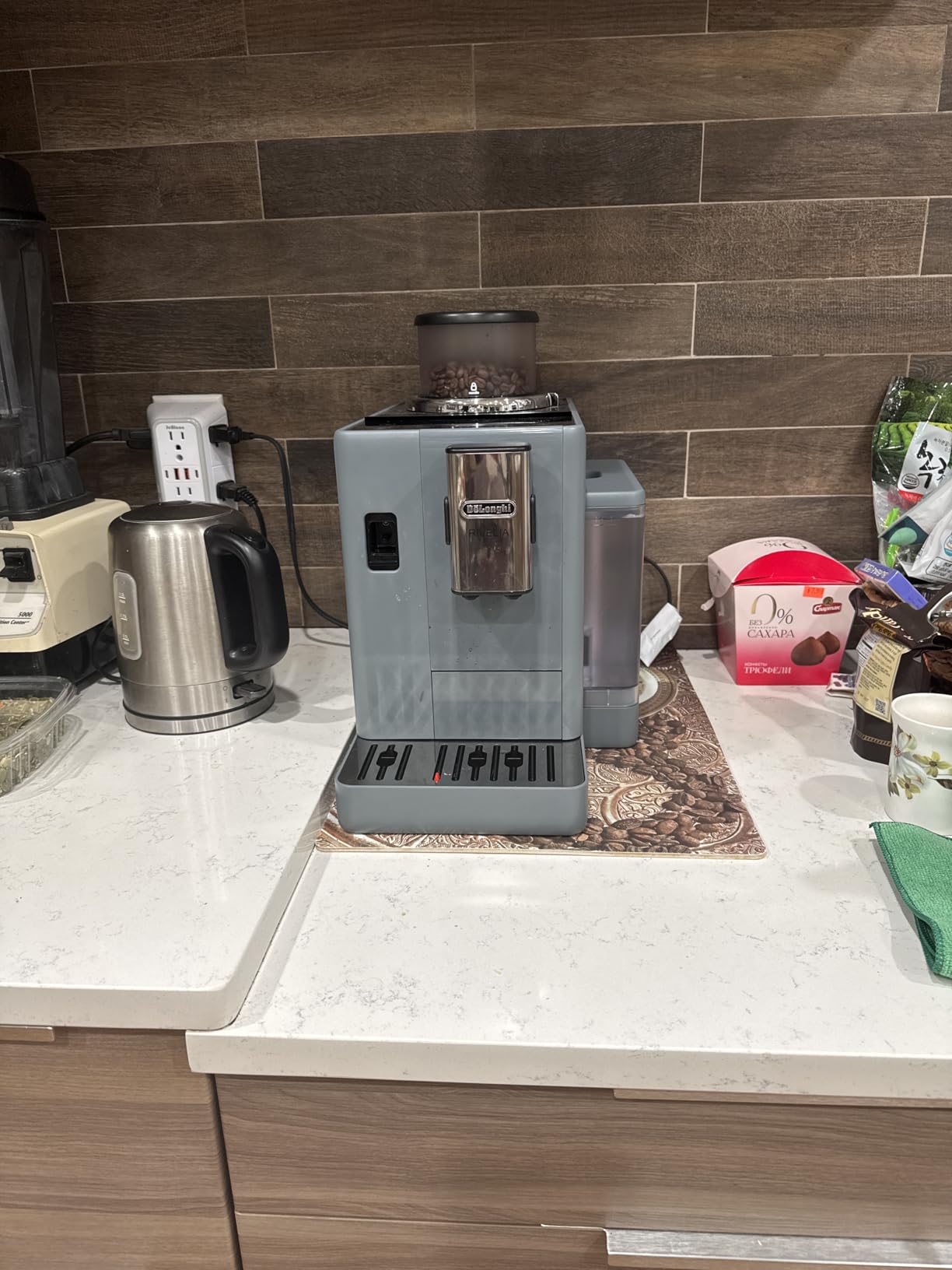 De'Longhi Rivelia Automatic Espresso Machine, Milk Frother, Pebble Gray | #1 Worldwide Espresso Machine Maker, Removable Bean Hoppers, 18 One-Touch Recipes, Milk Frother, 4 Unique Colors customer photo 2