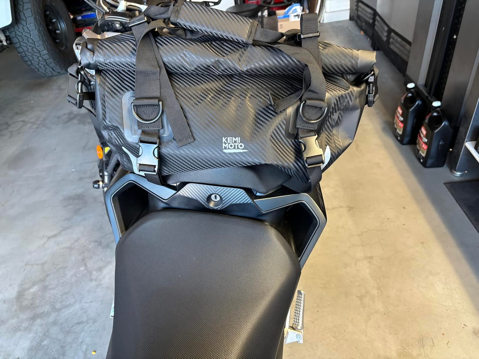 KEMIMOTO Waterproof Motorcycle Dry Bag - Duffle Tail Bag Soft Luggage, 25L/40L/65L Large Capacity with 4 Quick-Release Straps, Dustproof for Touring, Adventure, Motorcycling & Camping Black customer photo 1