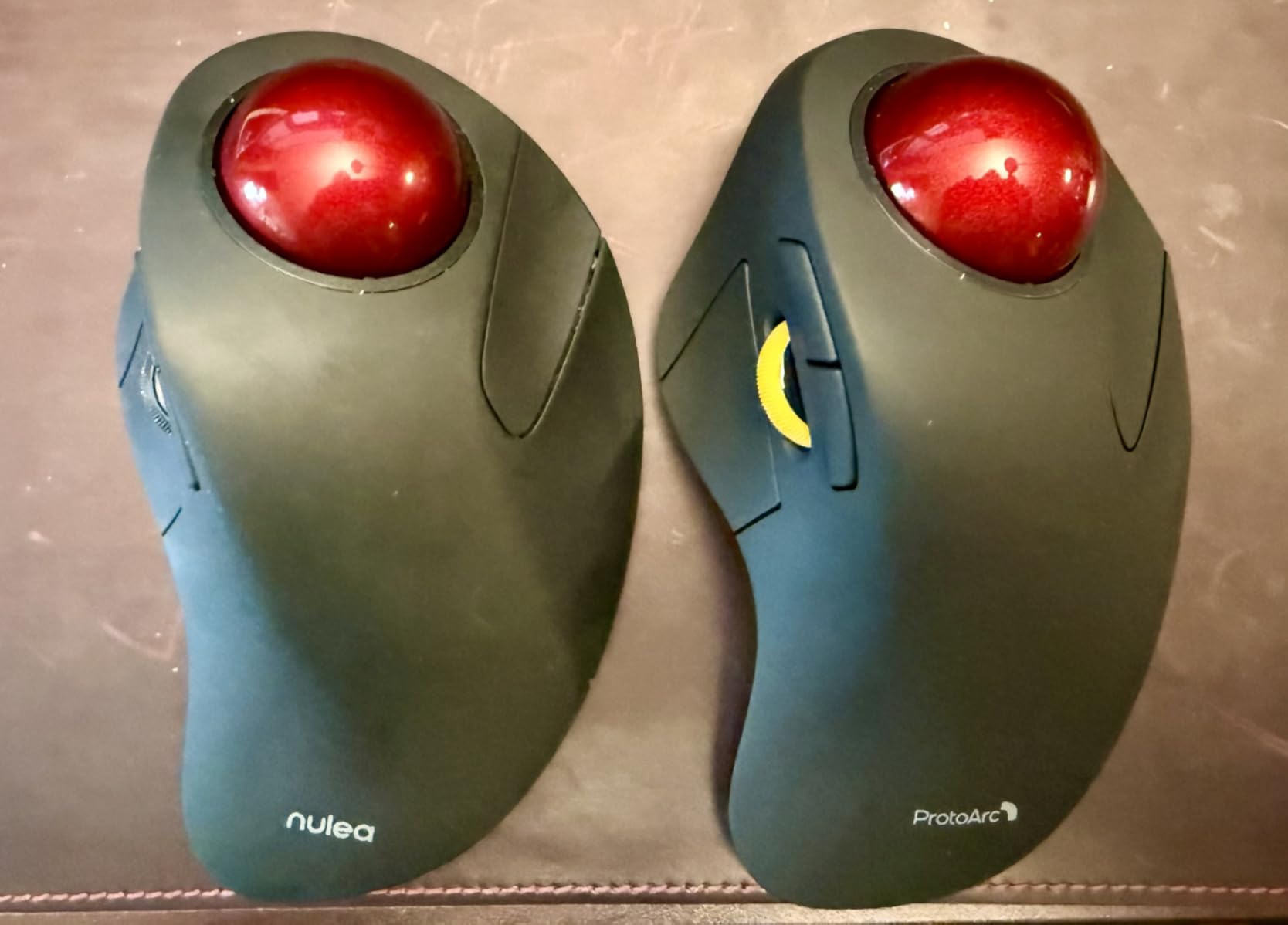 ProtoArc EM03 NL Wireless Bluetooth Trackball Mouse, Finger Control, Gray | Index-finger-controlled Design Reduces Wrist Fatigue, Connect 3 Devices Via Bluetooth/2.4G USB-A, 500mAh Rechargeable Battery customer photo 1