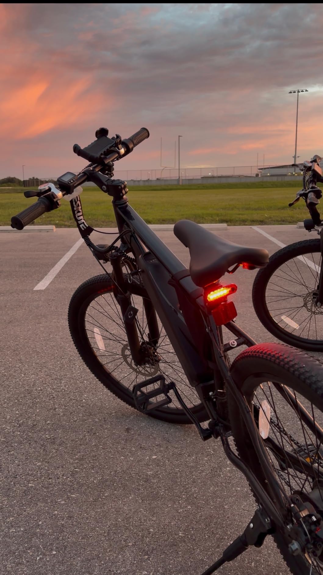 ESKUTE M200 Electric Bike for Adults - 21-Speed Gear 27.5