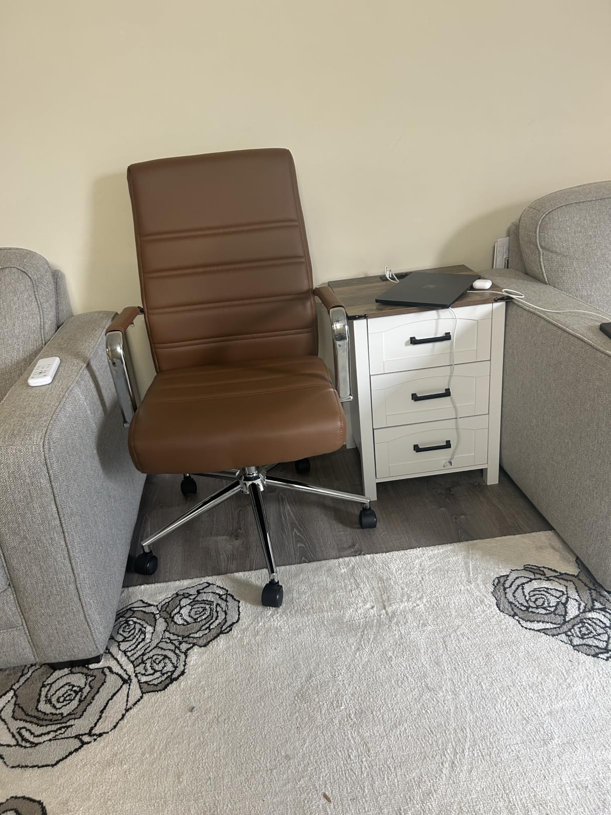 Office Desk Chair Leather, Conference Room Chairs with Wheels, Modern Executive Office Chairs Adjustable Height, Ergonomic Swivel Rolling Ribbed Computer Chair, Brown customer photo 1