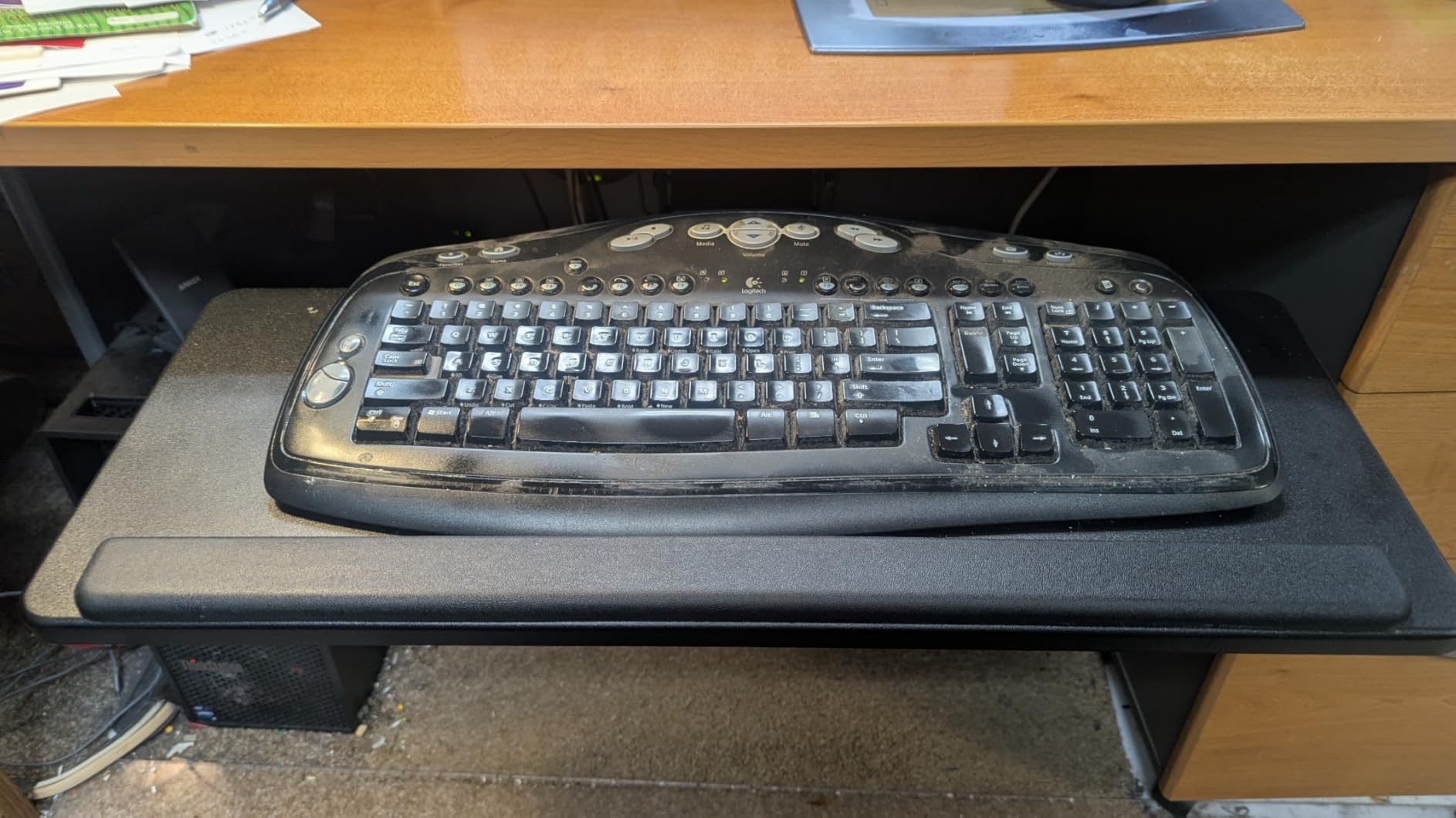 HUANUO Under Desk Keyboard Tray for Flat Bottom and Cross Beam Desks | 25 x 9.84 inch tray, 11 lbs capacity, smooth sliding track, wrist rest, height and angle adjustment, home office typing customer photo 1