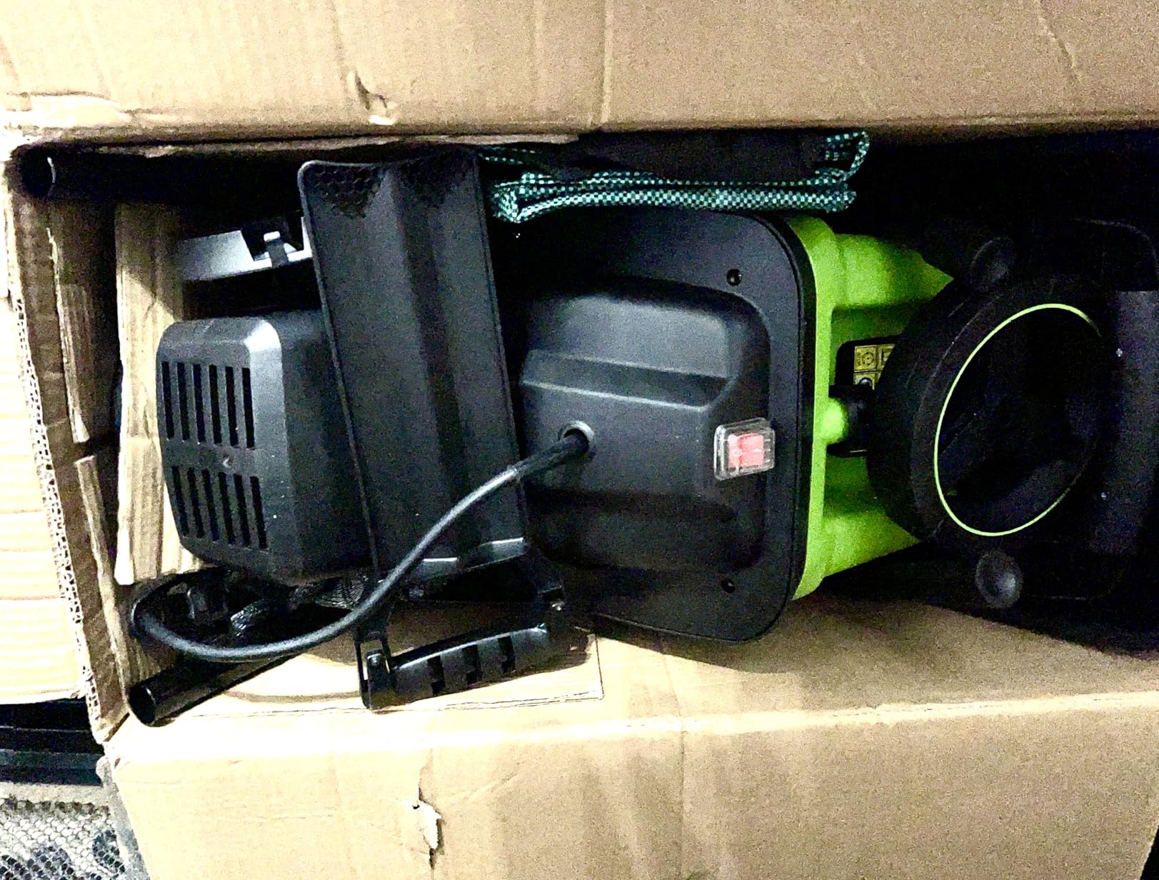 Electric Wood Chipper & Mulcher - 15A Powerful Garden Chipper for Branches, Sticks & Yard Waste - Compact, Quiet & Easy to Use with Collection Bag customer photo 2