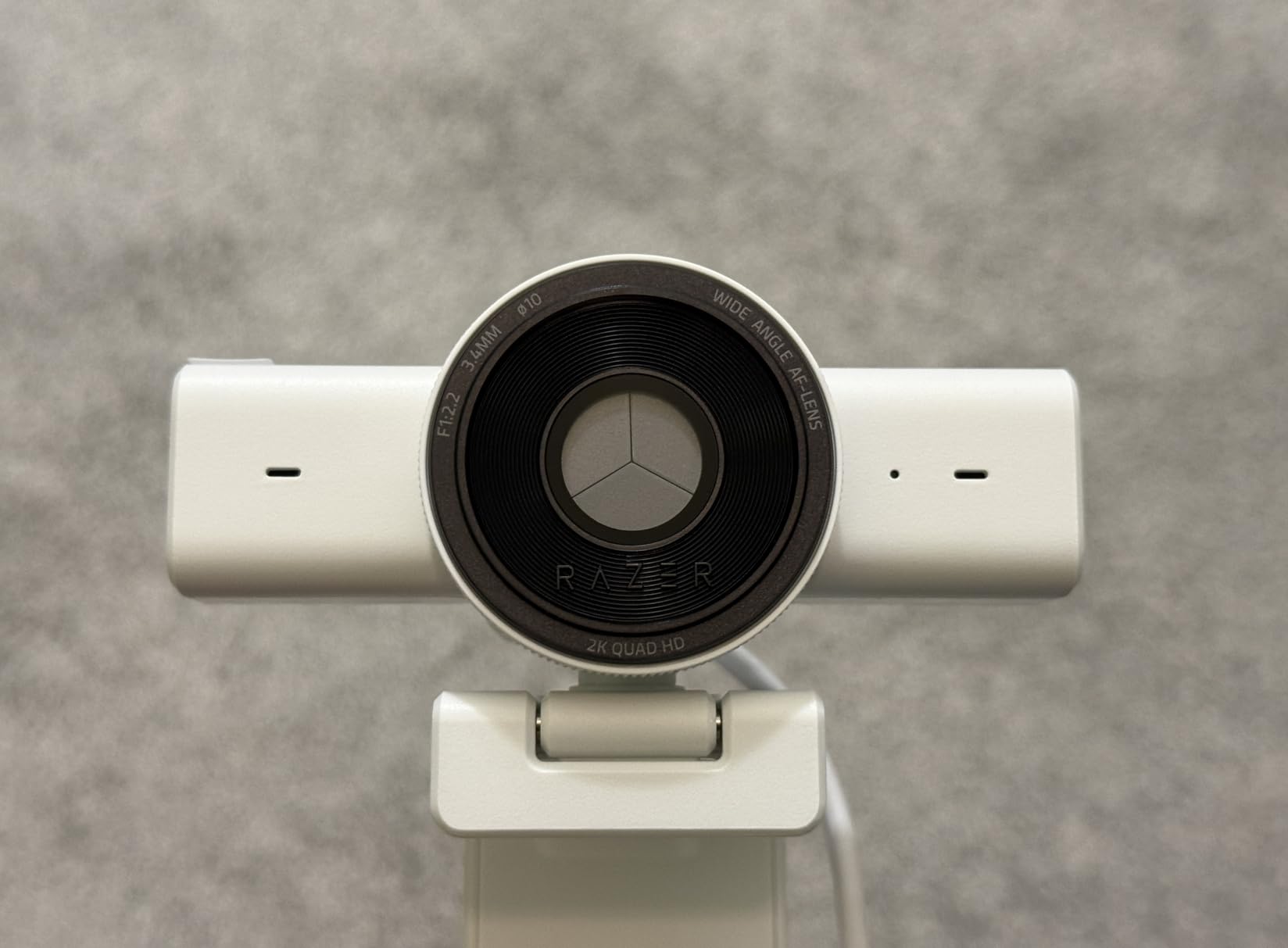 Razer Kiyo V2 X Webcam for Streaming and Meetings, 1440p 60 FPS, Black | AI Powered Auto-Framing, Built-in Microphone, Ultrawide Angle Lens, Privacy Cover, Works with OBS, Discord, Zoom, Teams customer photo 2