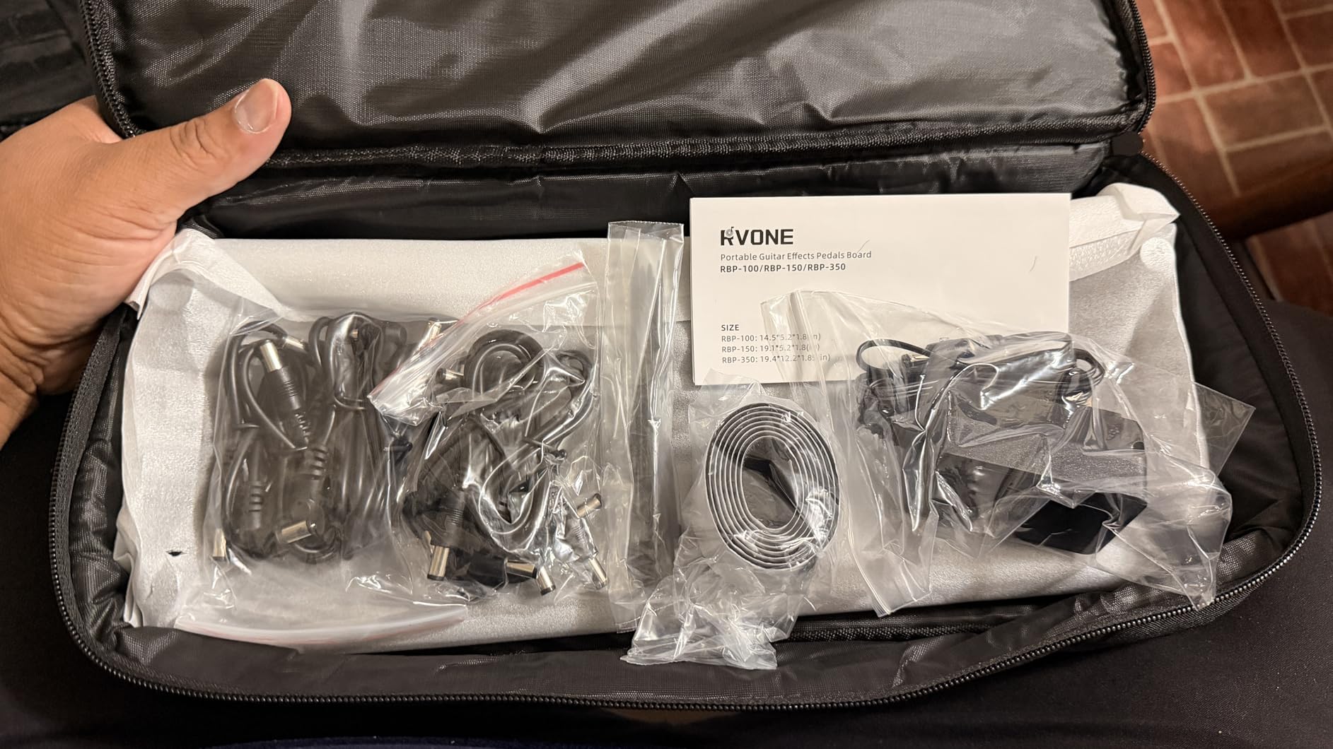 RVONE Guitar Pedal Board with Power Supply, 10 Isolated Outputs Aluminum Alloy Portable Board with Bag, Compact Mini Powered Pedalboard for Guitar Effects (14.5